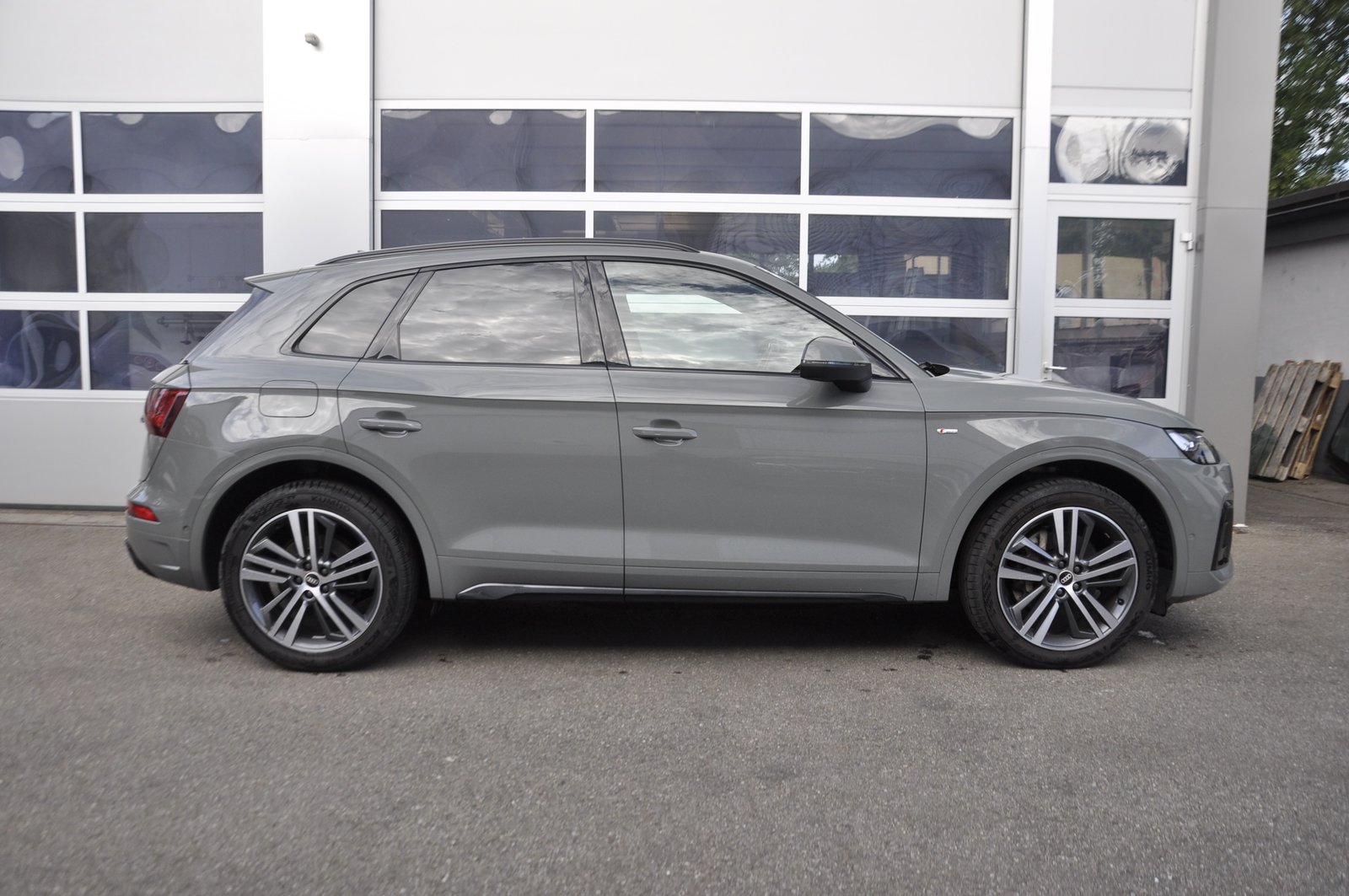 AUDI Q5 40 TDI Black Edition quattro S-tronic I Panoramadach, Mild-Hybrid Diesel/Elektro, Occasion / Gebraucht, Automatik - 2