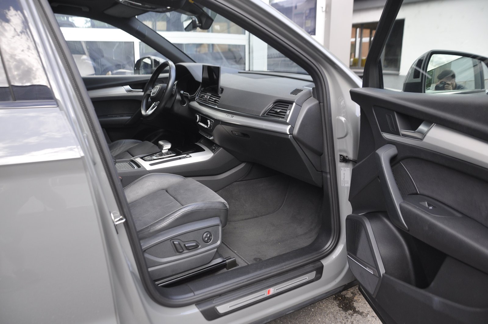 AUDI Q5 40 TDI Black Edition quattro S-tronic I Panoramadach, Mild-Hybrid Diesel/Elektro, Occasion / Gebraucht, Automatik - 7