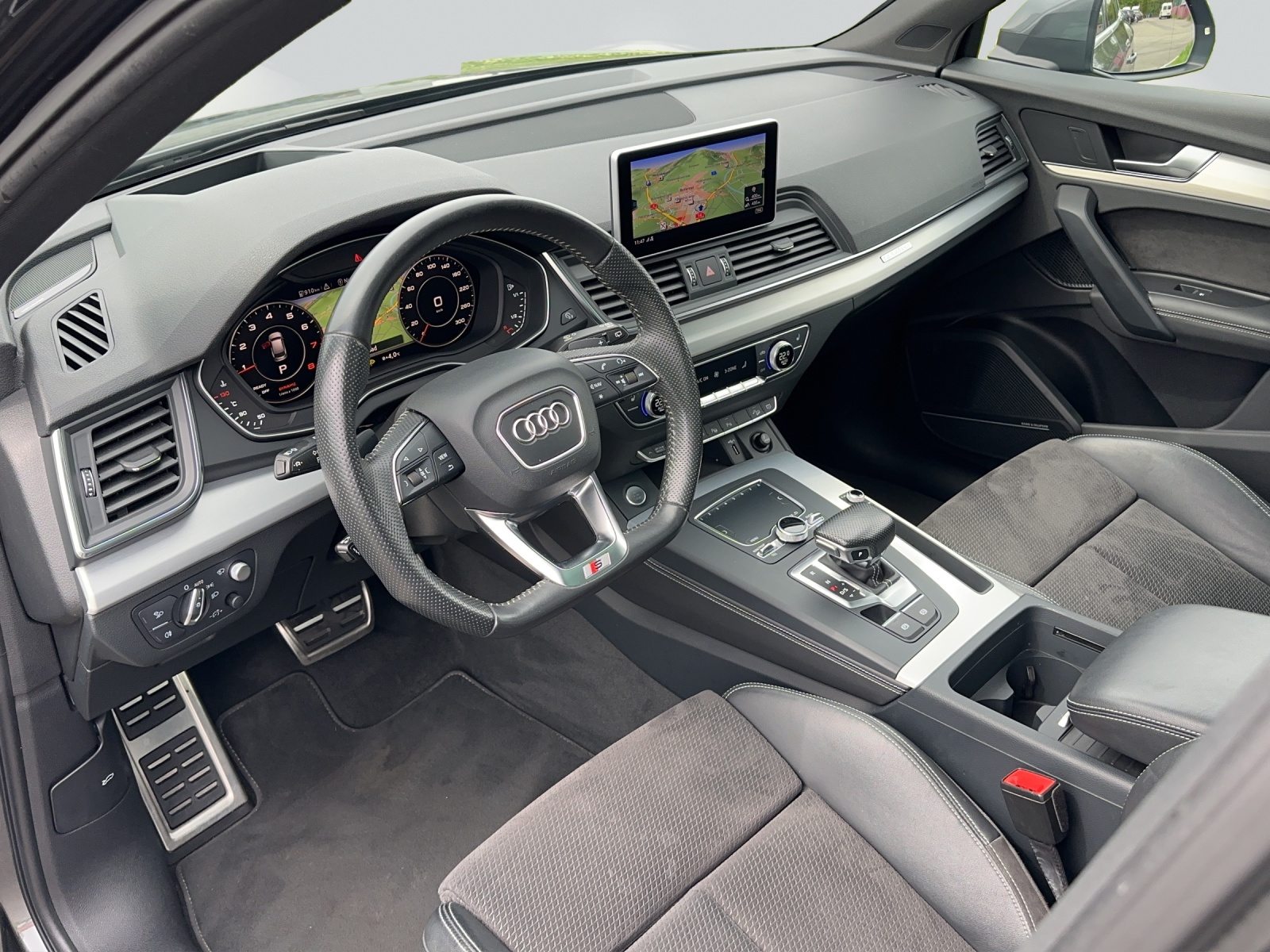 AUDI Q5 45 TFSI sport, Petrol, Second hand / Used, Automatic - 5