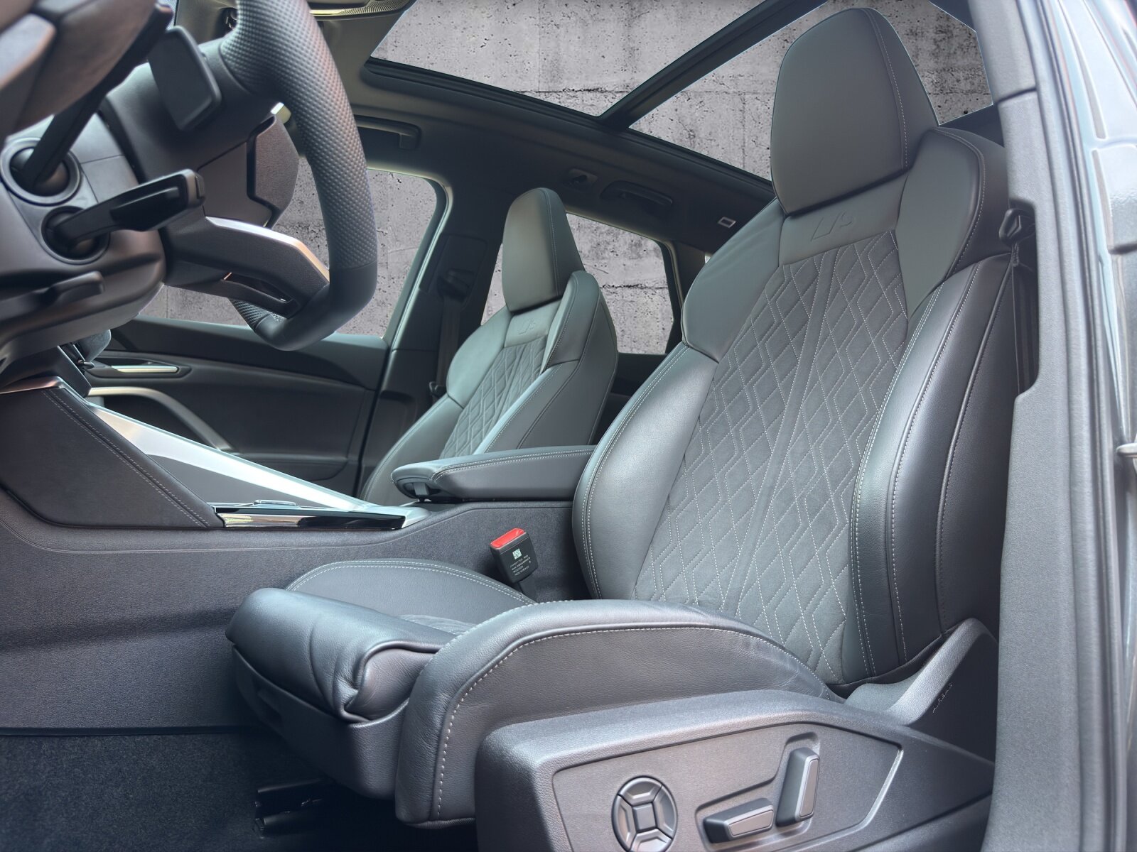 AUDI Q5 TFSI quattro S-Line 150 kW S-tronic *CH-FZG/ Gratiss, Mild-Hybrid Benzin/Elektro, Occasion / Gebraucht, Automatik - 7