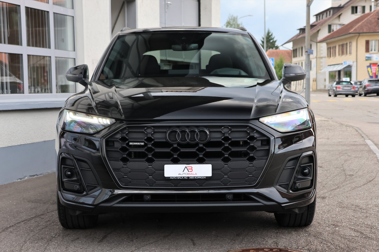 AUDI Q5 40 TDI S-line quattro S-tronic *BlackStyle* + 2.4T A, Mild-Hybrid Diesel/Electric, Second hand / Used, Automatic - 2