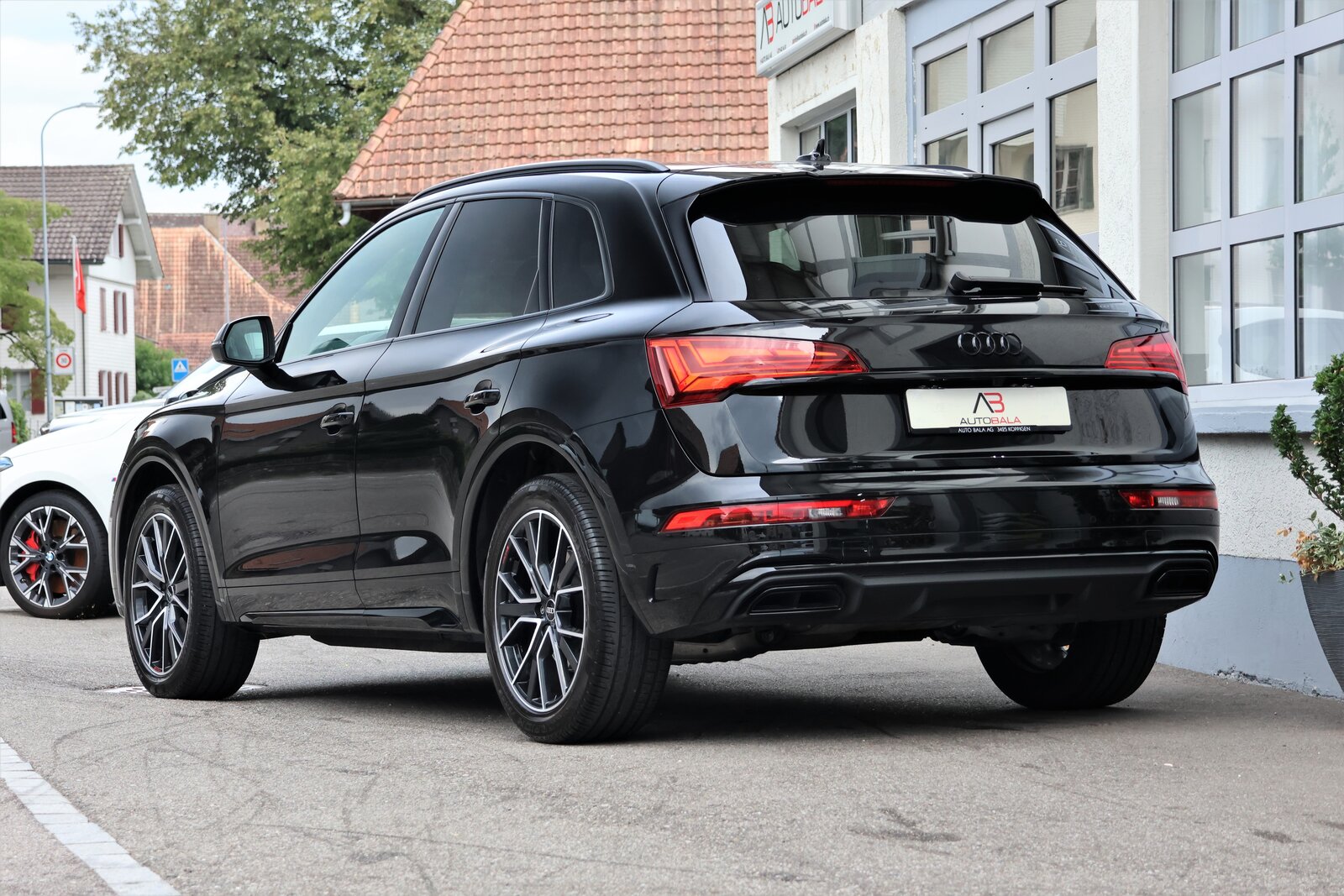 AUDI Q5 40 TDI S-line quattro S-tronic *BlackStyle* + 2.4T A, Mild-Hybrid Diesel/Electric, Second hand / Used, Automatic - 3