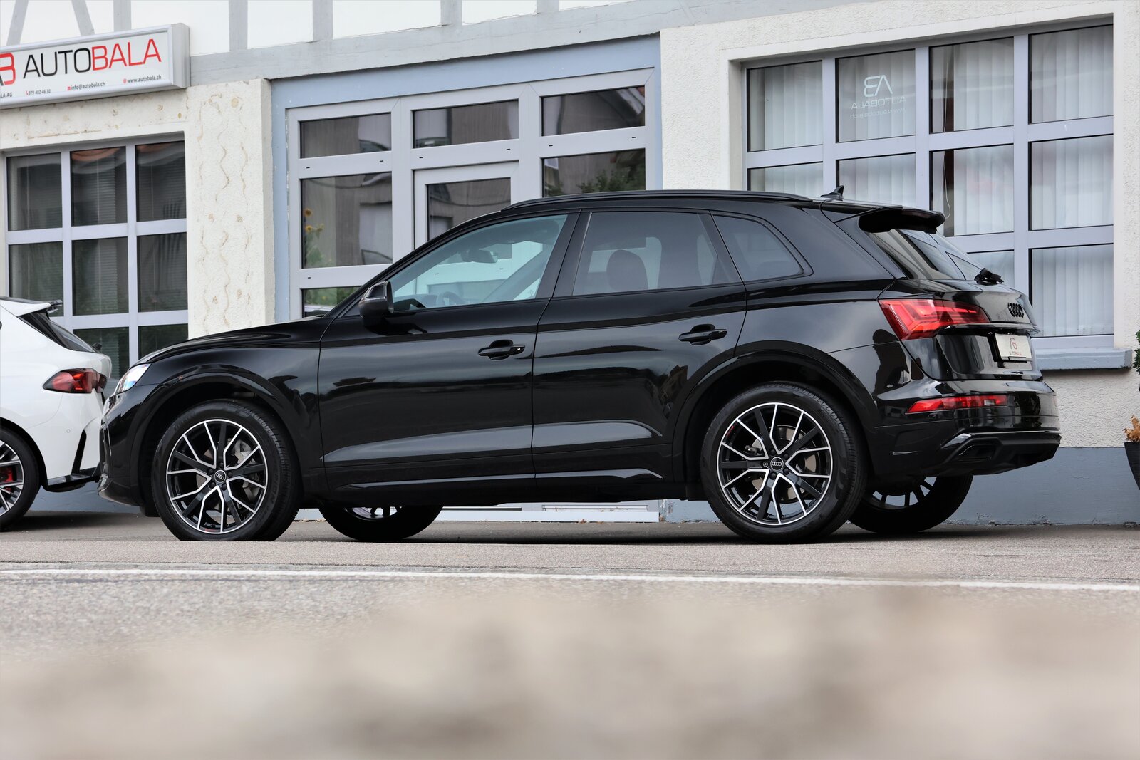 AUDI Q5 40 TDI S-line quattro S-tronic *BlackStyle* + 2.4T A, Mild-Hybrid Diesel/Electric, Second hand / Used, Automatic - 4