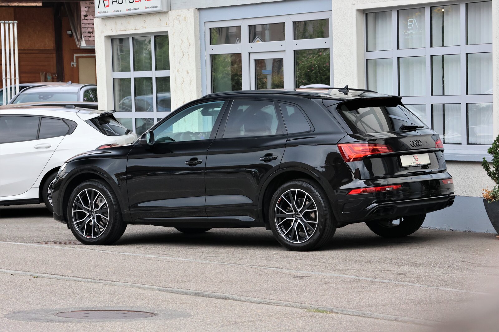 AUDI Q5 40 TDI S-line quattro S-tronic *BlackStyle* + 2.4T A, Mild-Hybrid Diesel/Electric, Second hand / Used, Automatic - 5