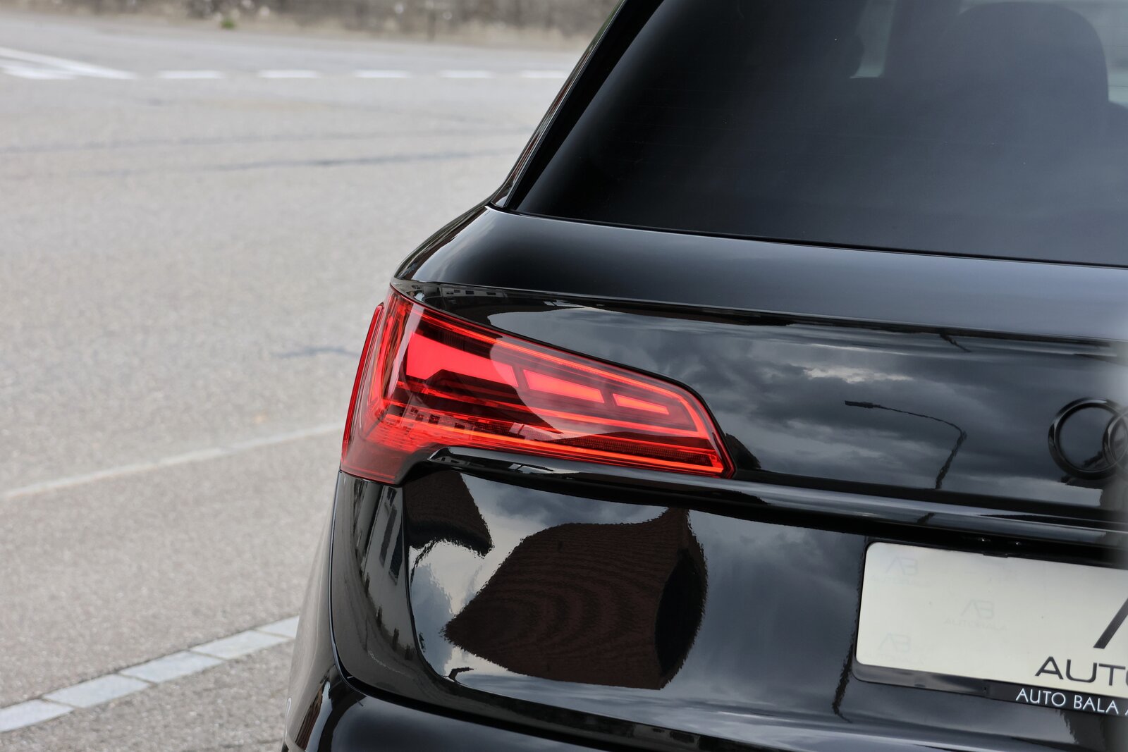 AUDI Q5 40 TDI S-line quattro S-tronic *BlackStyle* + 2.4T A, Mild-Hybrid Diesel/Electric, Second hand / Used, Automatic - 6