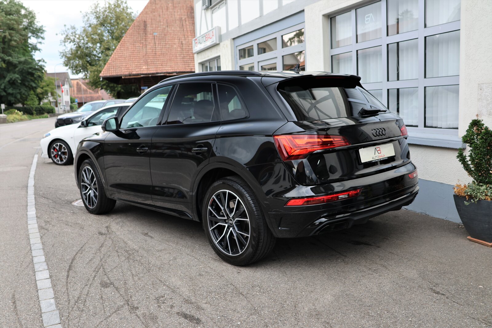 AUDI Q5 40 TDI S-line quattro S-tronic *BlackStyle* + 2.4T A, Mild-Hybrid Diesel/Electric, Second hand / Used, Automatic - 7