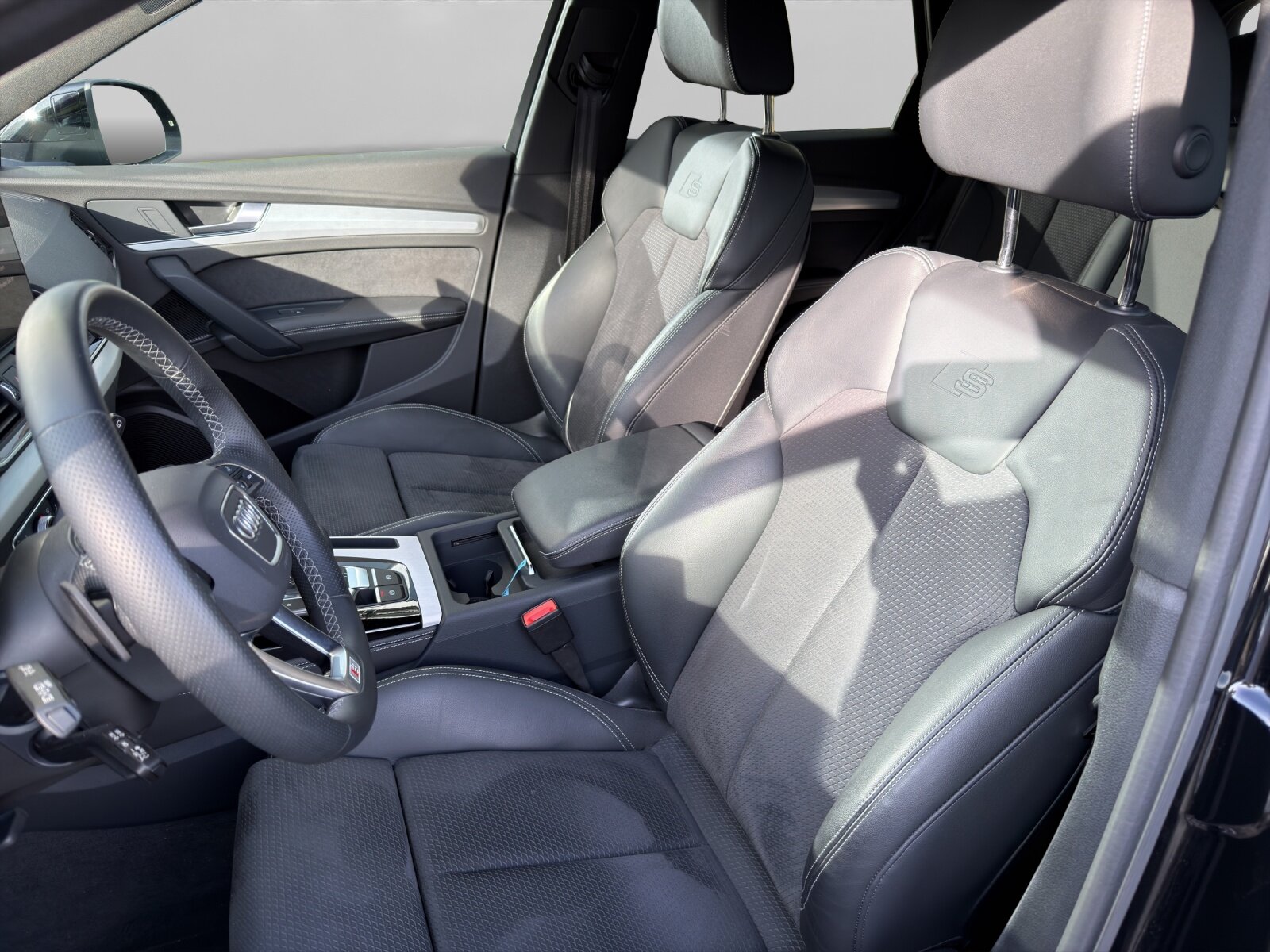 AUDI Q5 2.0 50 TFSI e S Line quattro S-Tronic, Plug-in-Hybrid Benzin/Elektro, Occasion / Gebraucht, Automatik - 7