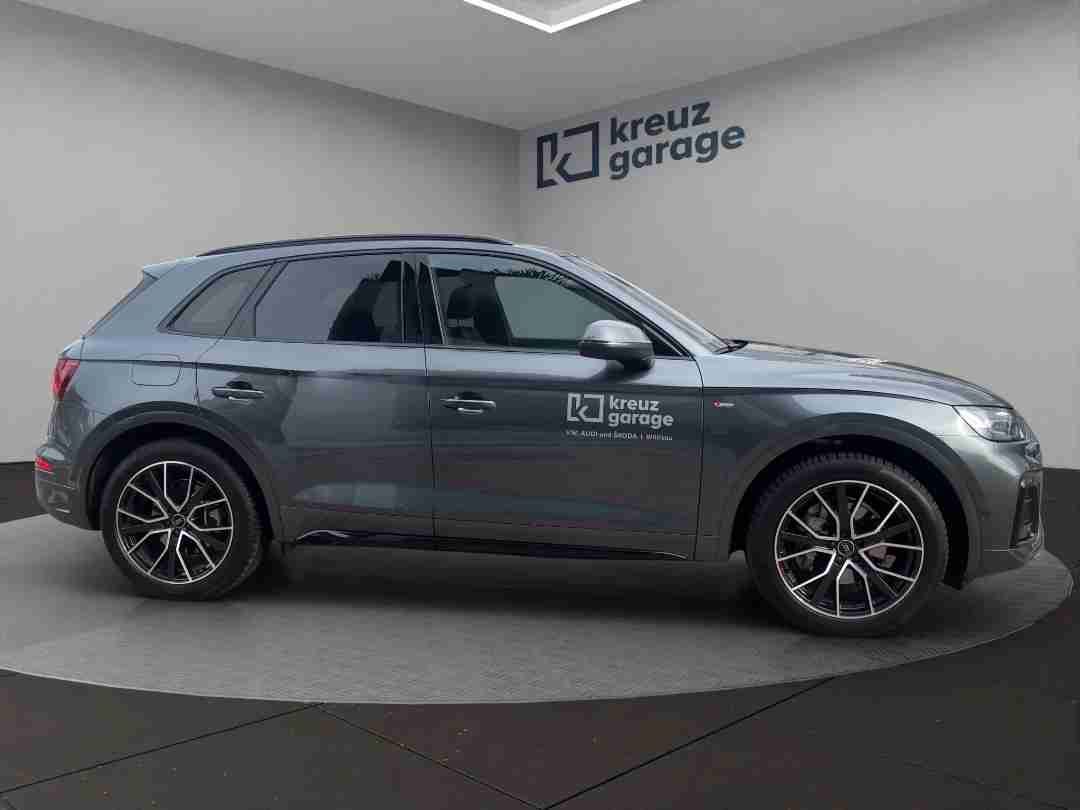 AUDI Q5 40 TFSI S line, Petrol, Ex-demonstrator, Automatic - 2