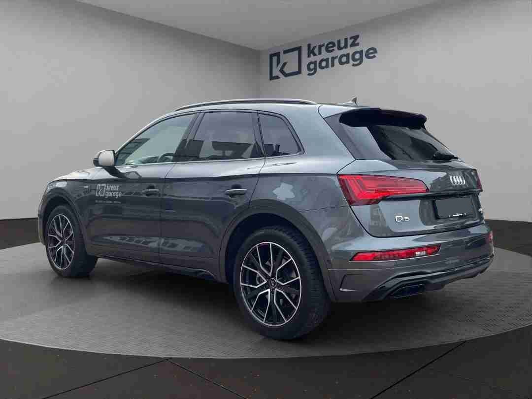 AUDI Q5 40 TFSI S line, Petrol, Ex-demonstrator, Automatic - 4