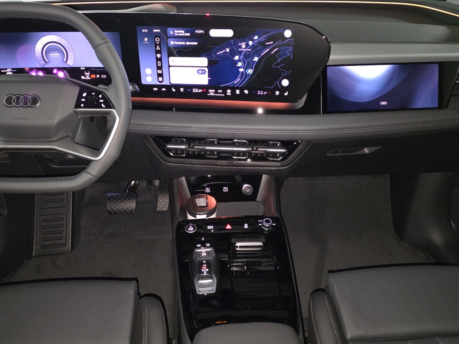 AUDI Q6 e-tron quattro, Elektro, Occasion / Gebraucht, Automatik - 7