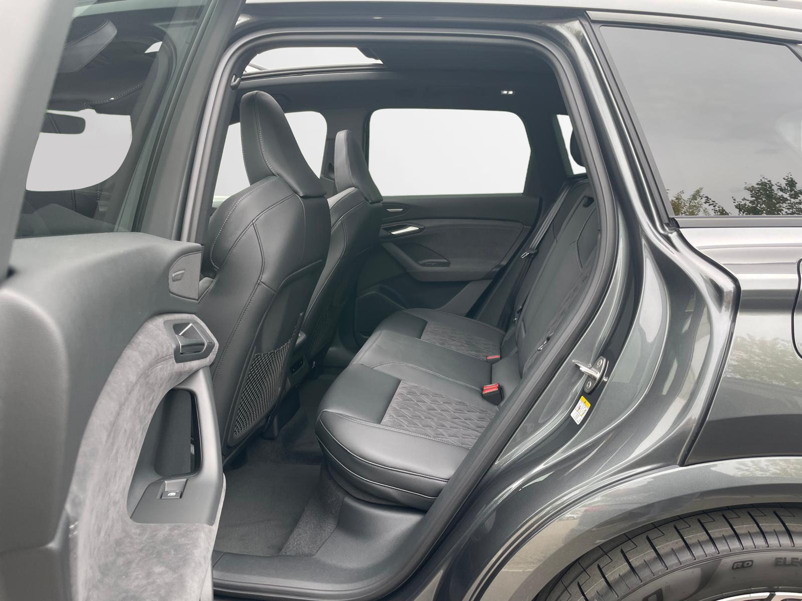 AUDI Q6 SUV e-tron quattro, Electric, New car, Automatic - 7