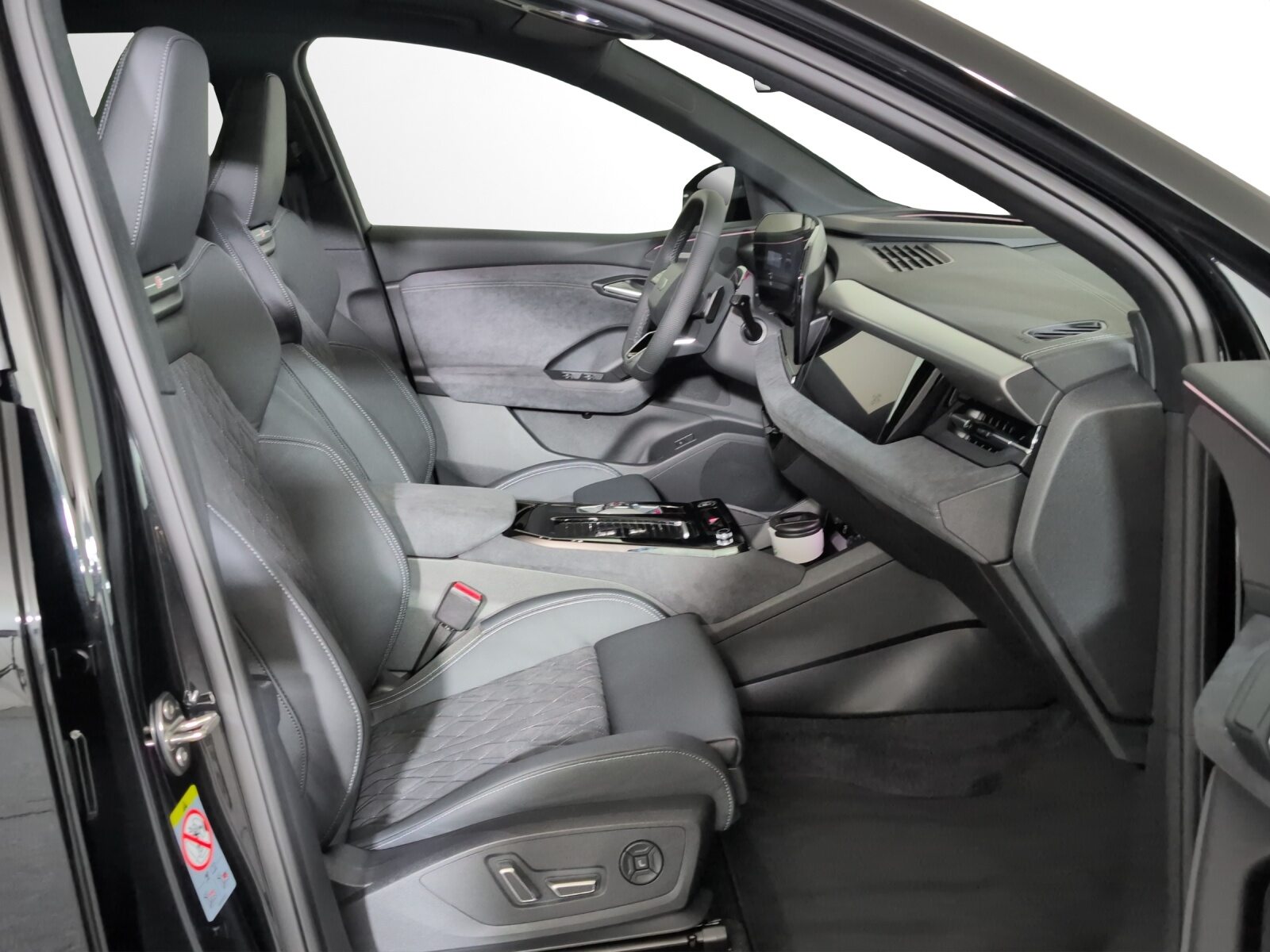 AUDI Q6 SUV e-tron quattro, Electric, New car, Automatic - 7
