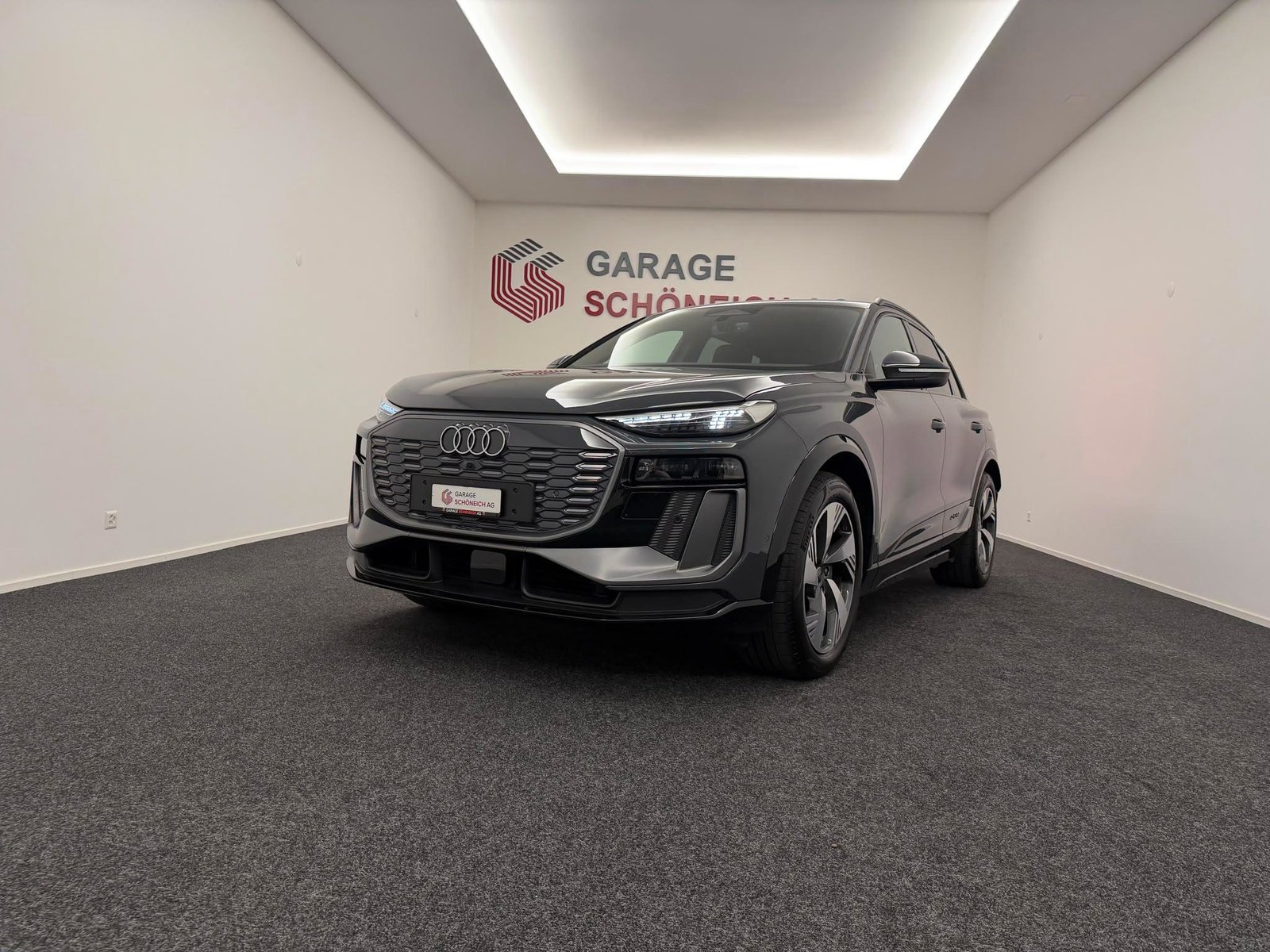 AUDI Q6 e-tron quattro