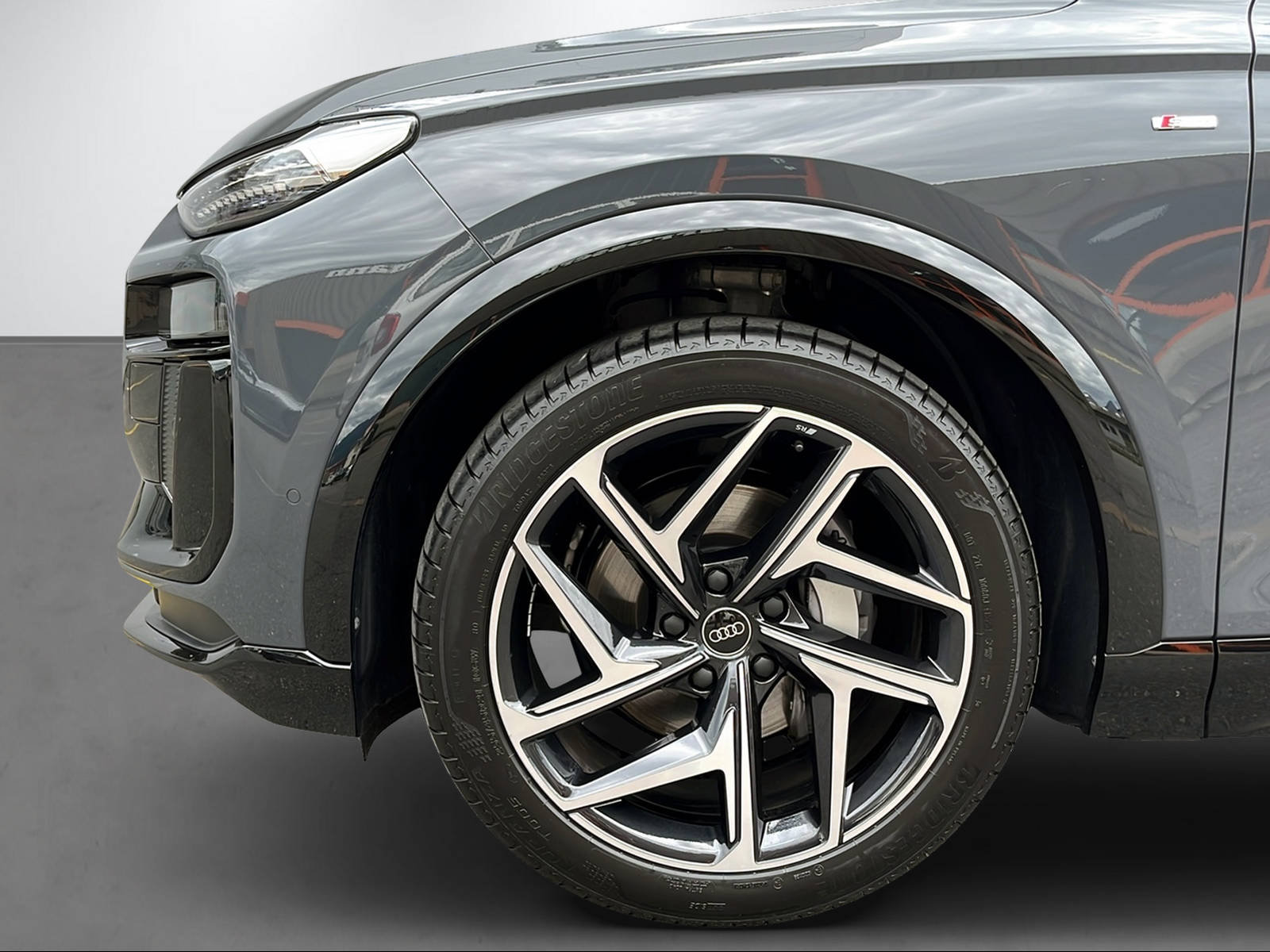 AUDI Q6 e-tron quattro, Electric, Second hand / Used, Automatic - 5