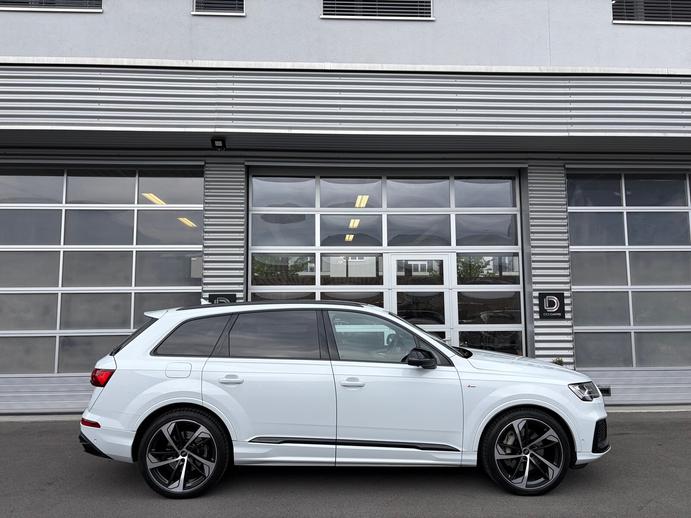 AUDI Q7 55 TFSI S Line quattro tiptronic/ 7 Plätze/ Panoram, Mild-Hybrid Petrol/Electric, Second hand / Used, Automatic