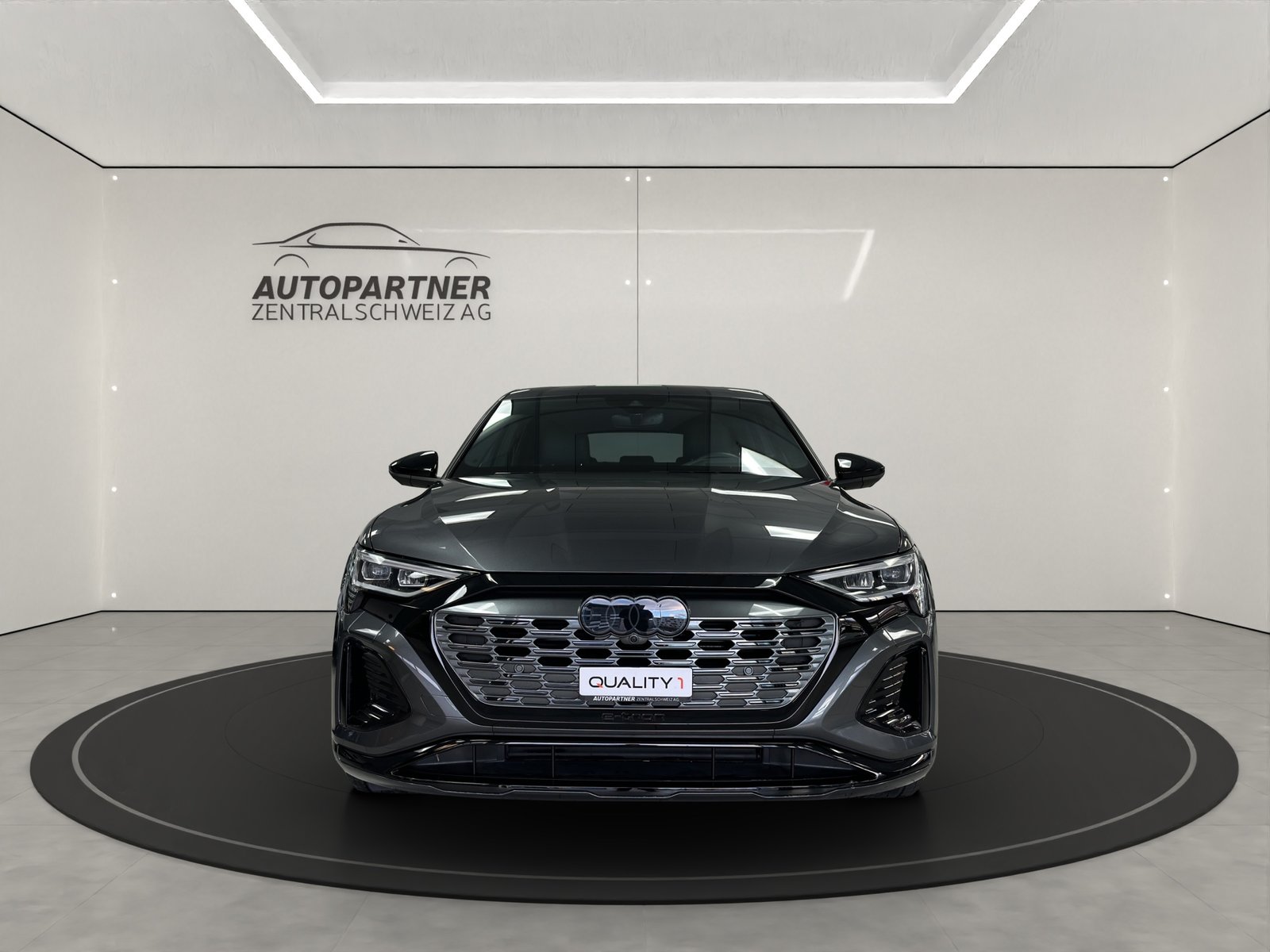 AUDI Q8 Sportback 50 e-tron Black Edition quattro, Electric, Second hand / Used, Automatic - 4