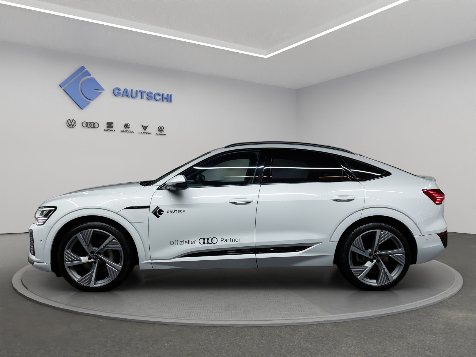AUDI Q8 Sportback 50 e-tron S line quattro, Elettrica, Occasioni / Usate, Automatico - 2