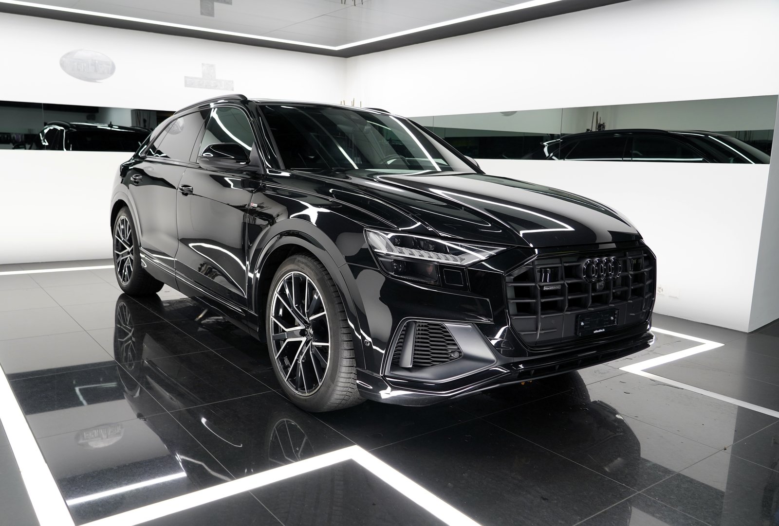 AUDI Q8 55 TFSI quattro, Hybride Léger Essence/Électricité, Occasion / Utilisé, Automatique - 2