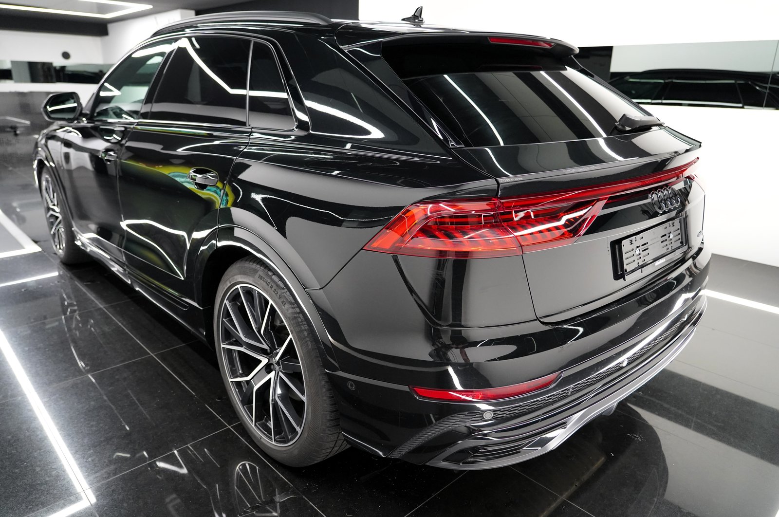 AUDI Q8 55 TFSI quattro, Hybride Léger Essence/Électricité, Occasion / Utilisé, Automatique - 5