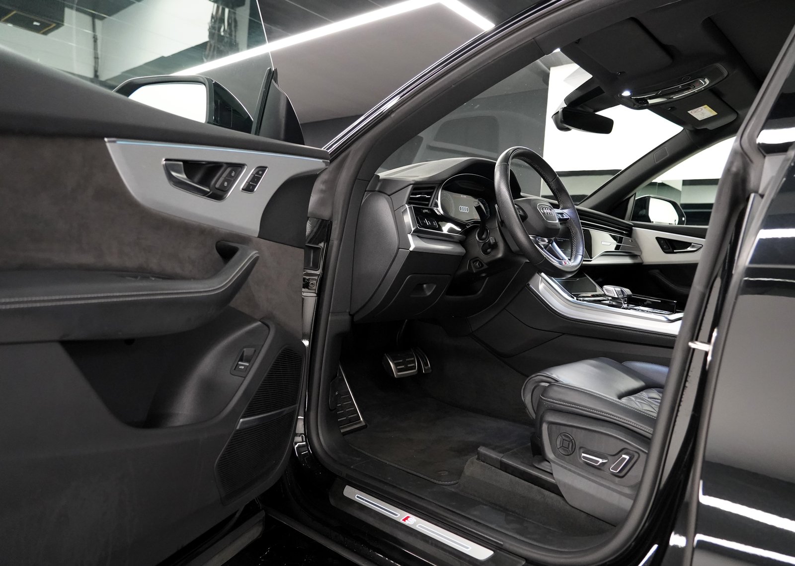 AUDI Q8 55 TFSI quattro, Hybride Léger Essence/Électricité, Occasion / Utilisé, Automatique - 6