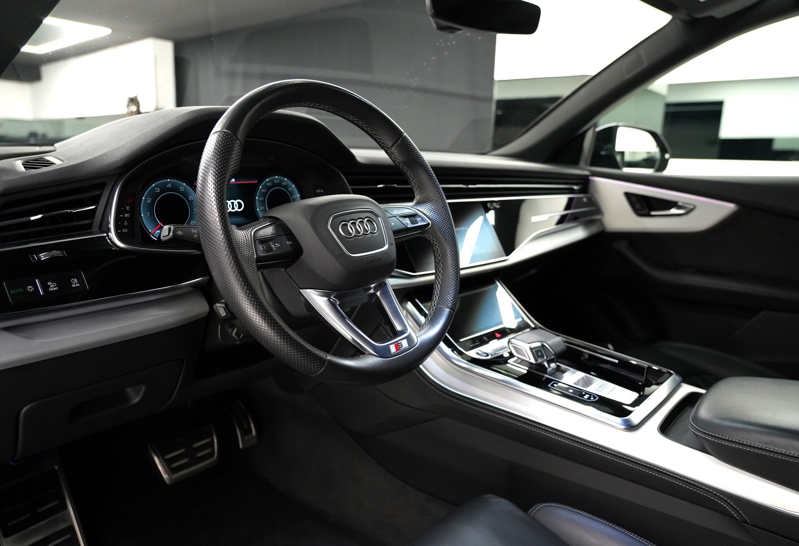 AUDI Q8 55 TFSI quattro, Hybride Léger Essence/Électricité, Occasion / Utilisé, Automatique - 7