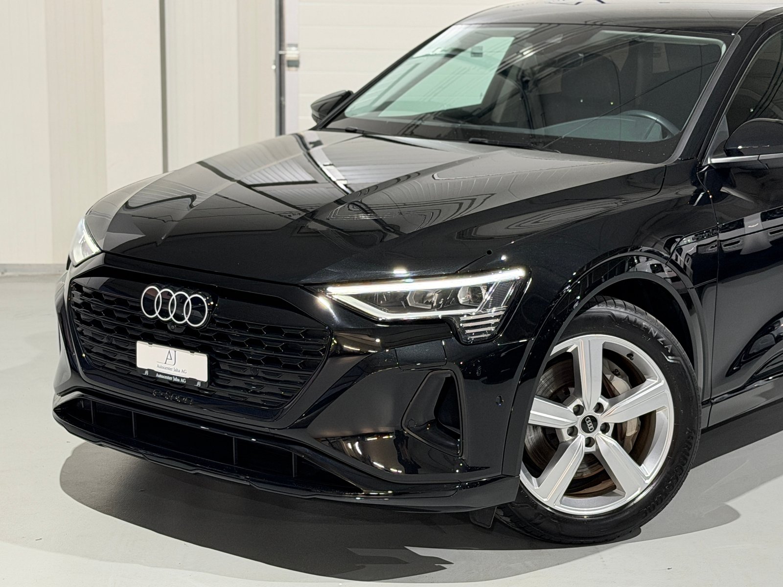 AUDI Q8 55 e-tron advanced quattro CH-Fahrzeug inkl. Werksga, Elektro, Occasion / Gebraucht, Automatik - 2