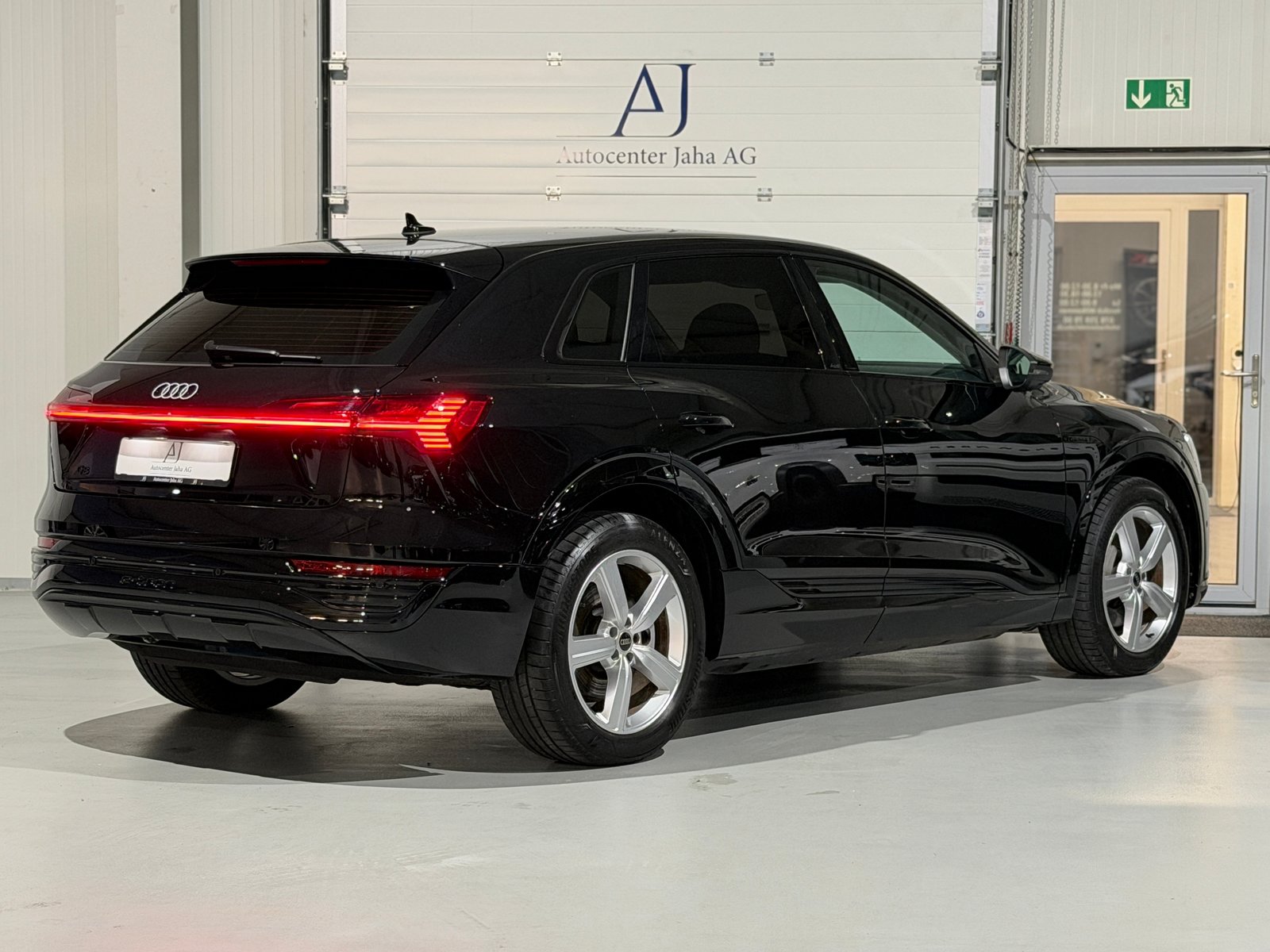 AUDI Q8 55 e-tron advanced quattro CH-Fahrzeug inkl. Werksga, Elektro, Occasion / Gebraucht, Automatik - 7