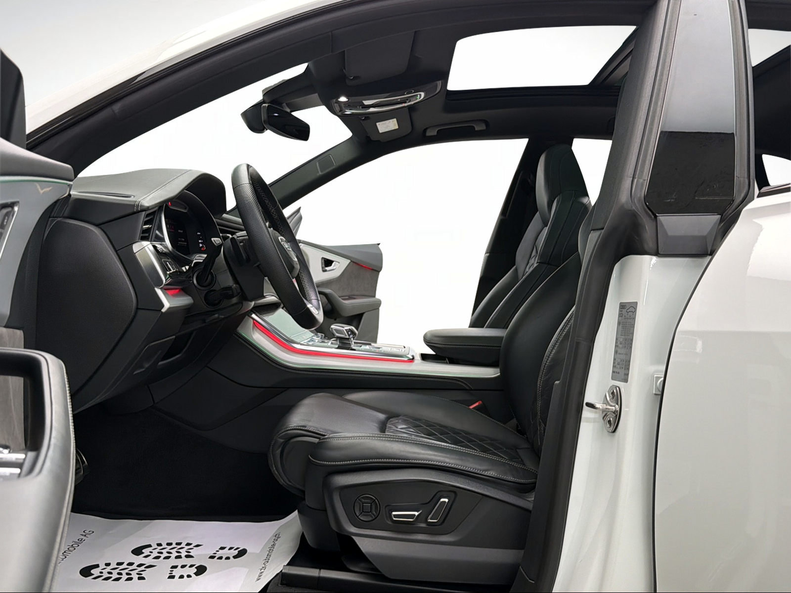 AUDI Q8 55 TFSI S-Line 340PS quattro Pure White tiptronic /, Mild-Hybrid Petrol/Electric, Second hand / Used, Automatic - 6