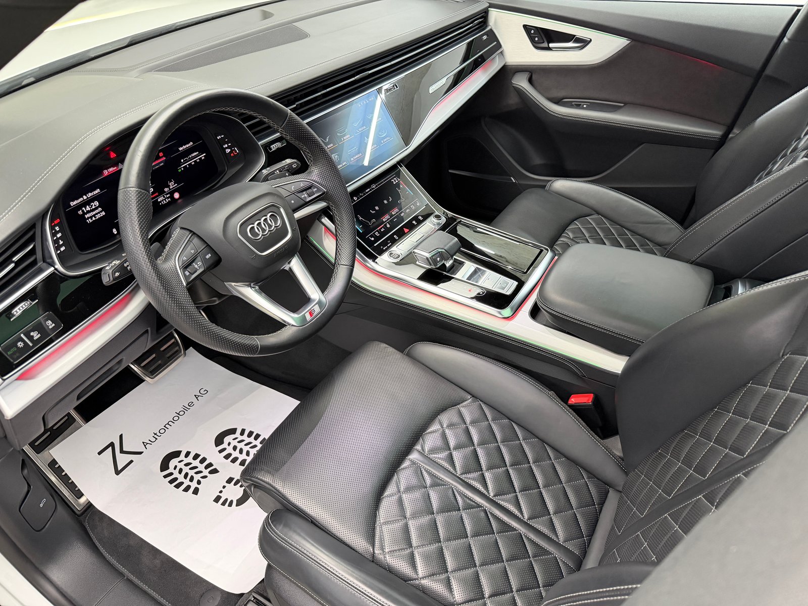 AUDI Q8 55 TFSI S-Line 340PS quattro Pure White tiptronic /, Mild-Hybrid Petrol/Electric, Second hand / Used, Automatic - 7