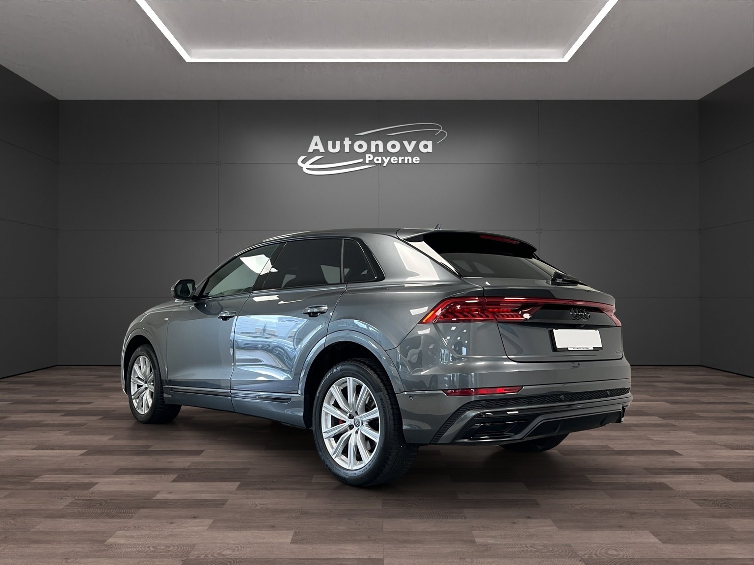 AUDI Q8 55 TFSI quattro tiptronic, Mild-Hybrid Petrol/Electric, Second hand / Used, Automatic - 4