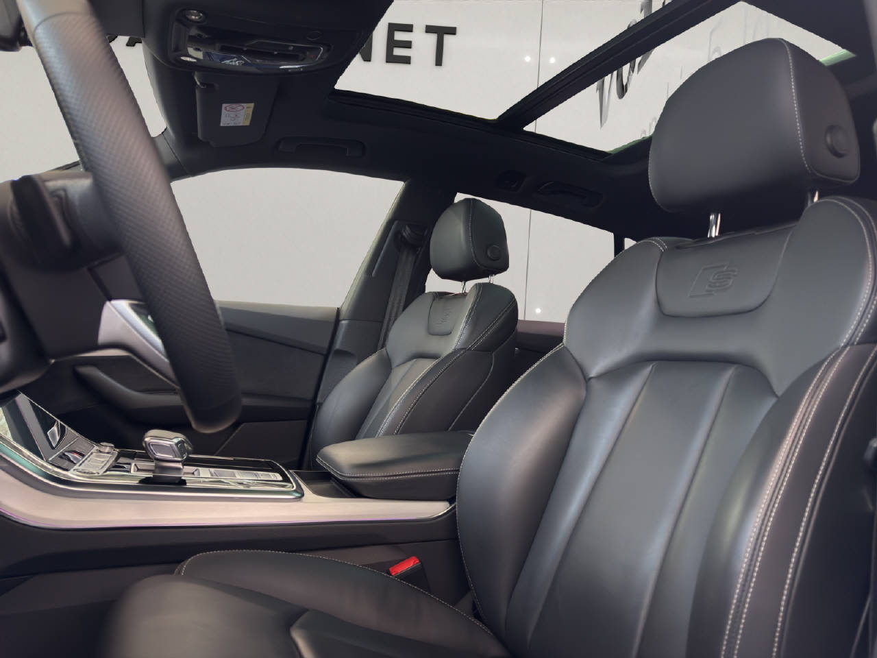 AUDI Q8 3.0 55 TFSI Black Edition quattro AHK, Mild-Hybrid Benzin/Elektro, Occasion / Gebraucht, Automatik - 6