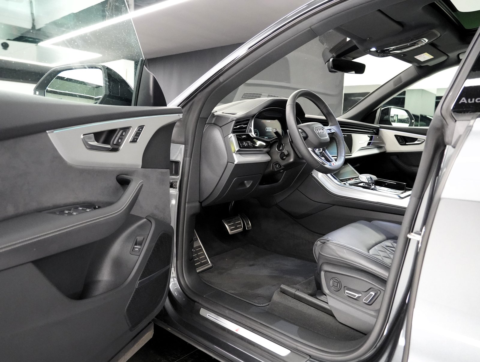 AUDI Q8 SUV 50 TDI quattro S Line, Diesel, Occasion / Utilisé, Automatique - 7