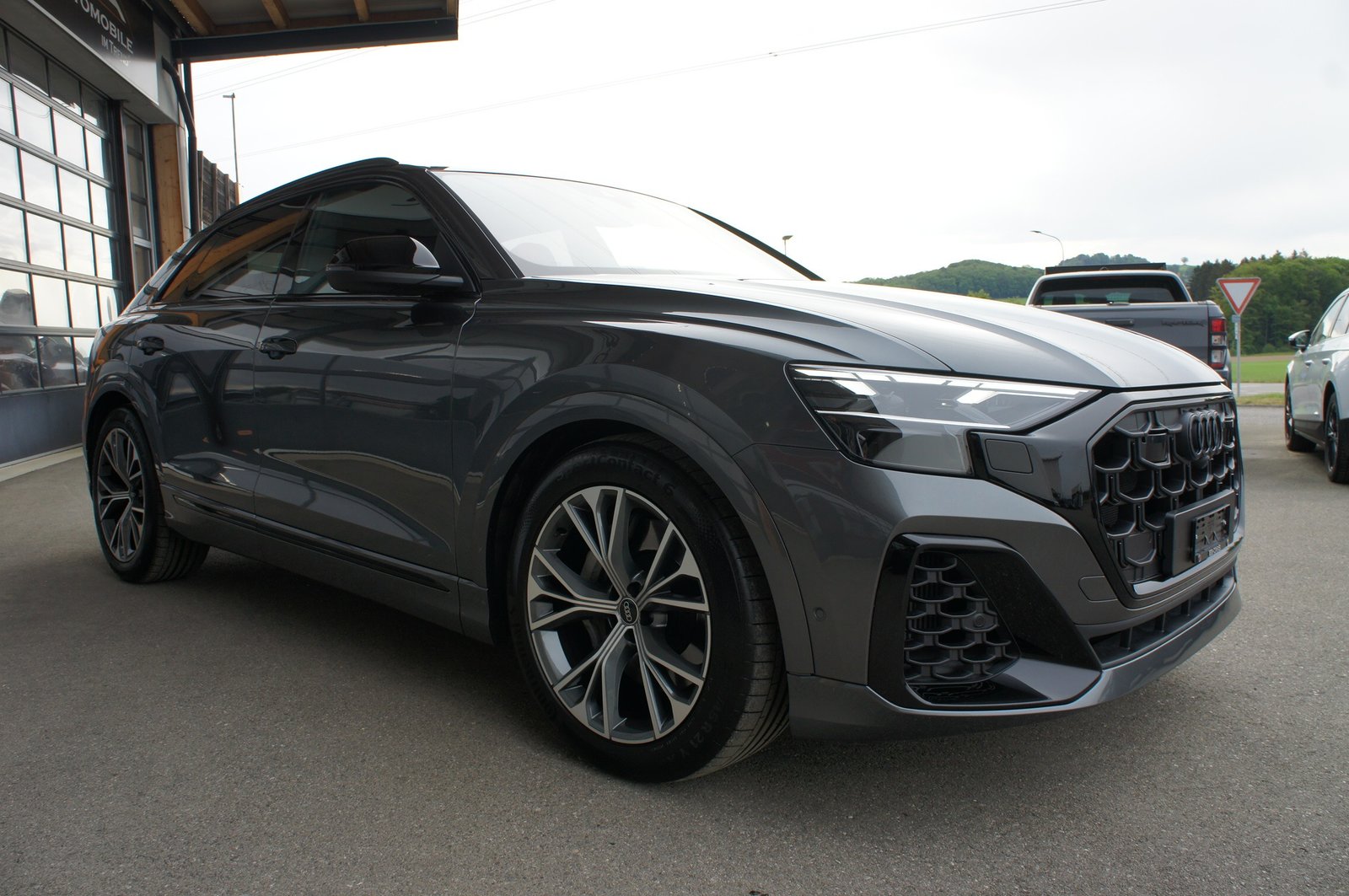 AUDI Q8 55 TFSI e quattro PHEV tiptronic, Plug-in-Hybrid Benzin/Elektro, Occasion / Gebraucht, Automatik - 7
