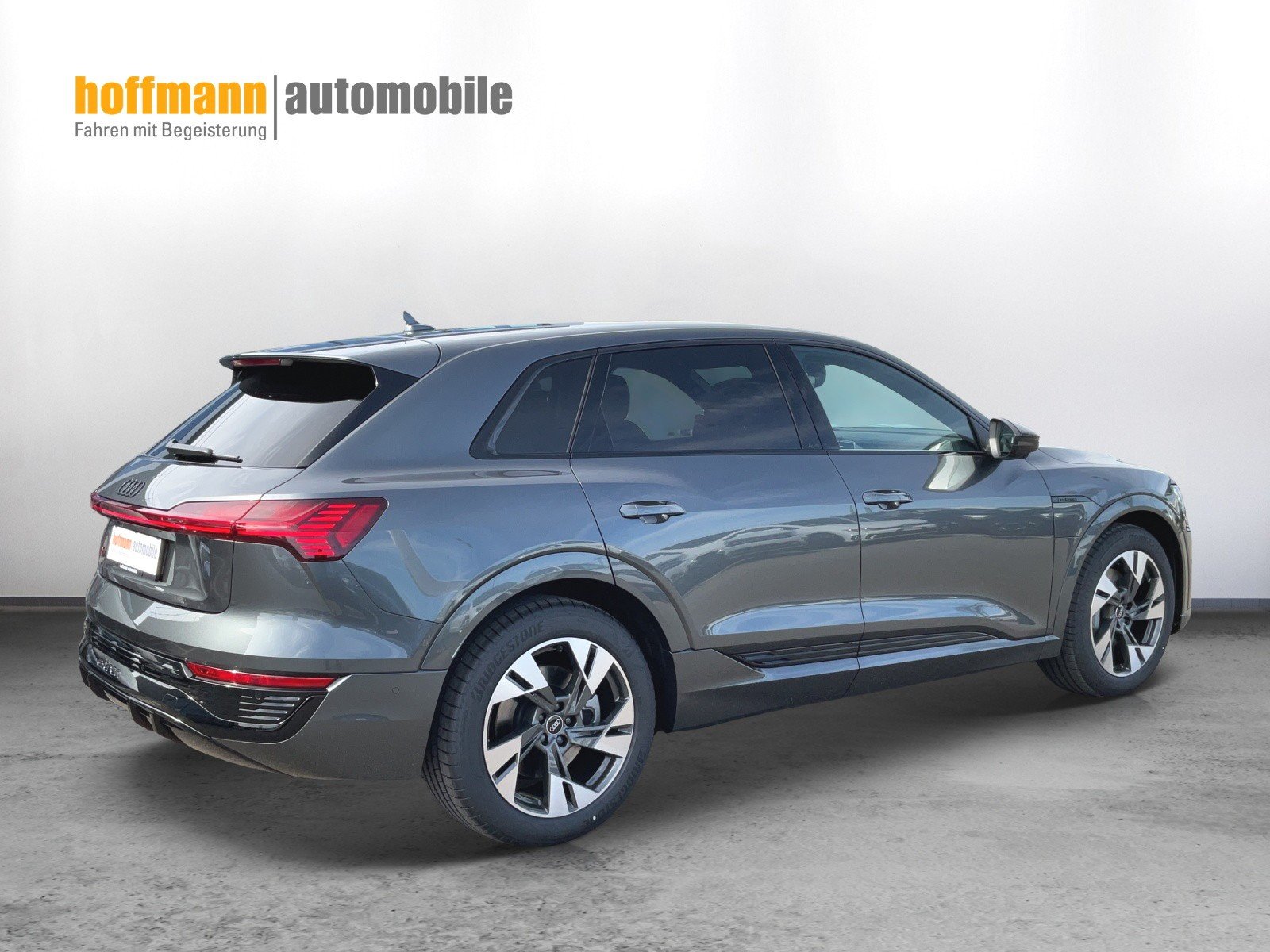 AUDI Q8 50 e-tron S line quattro, Electric, Second hand / Used, Automatic - 4