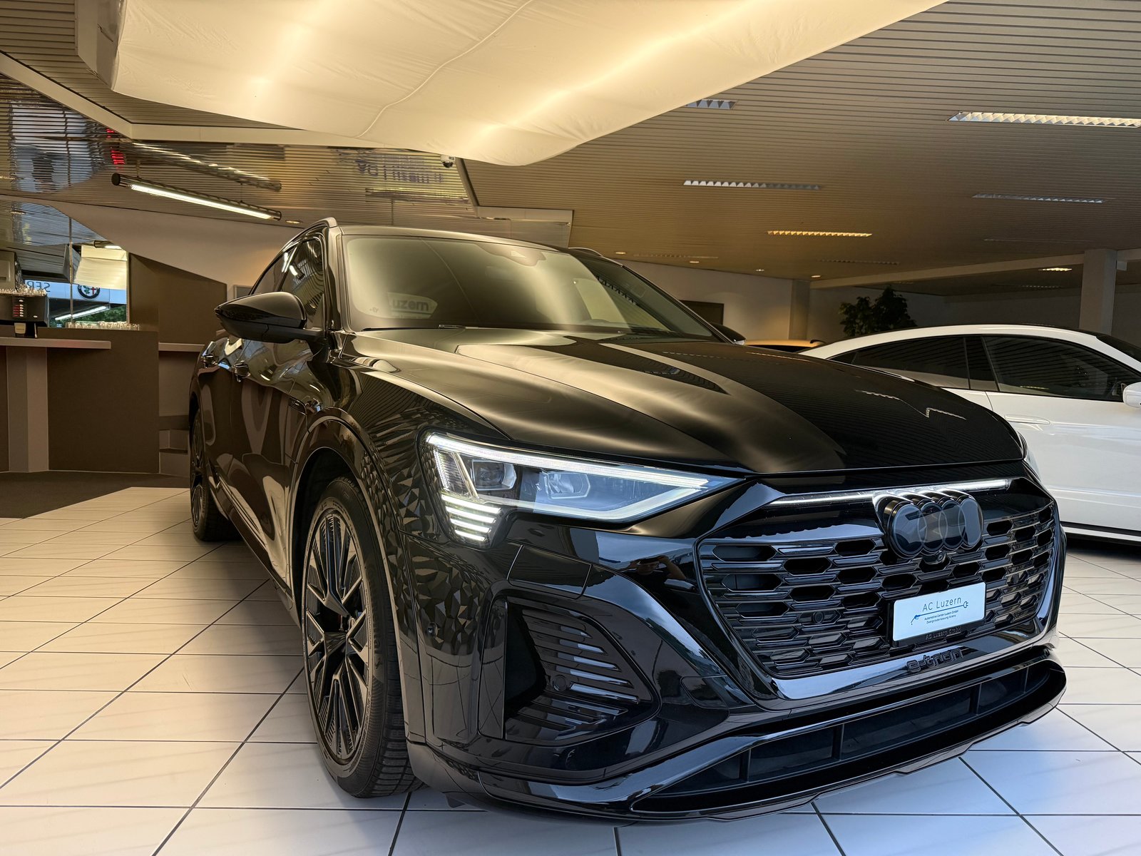 AUDI Q8 Sportback 50 e-tron Black Edition quattro, Elektro, Occasion / Gebraucht, Automatik - 6