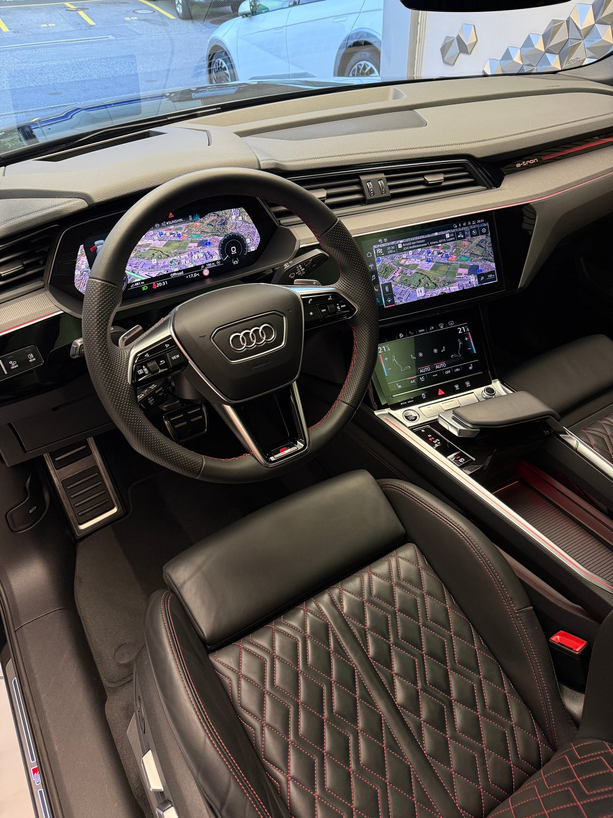 AUDI Q8 Sportback 50 e-tron Black Edition quattro, Elektro, Occasion / Gebraucht, Automatik - 7
