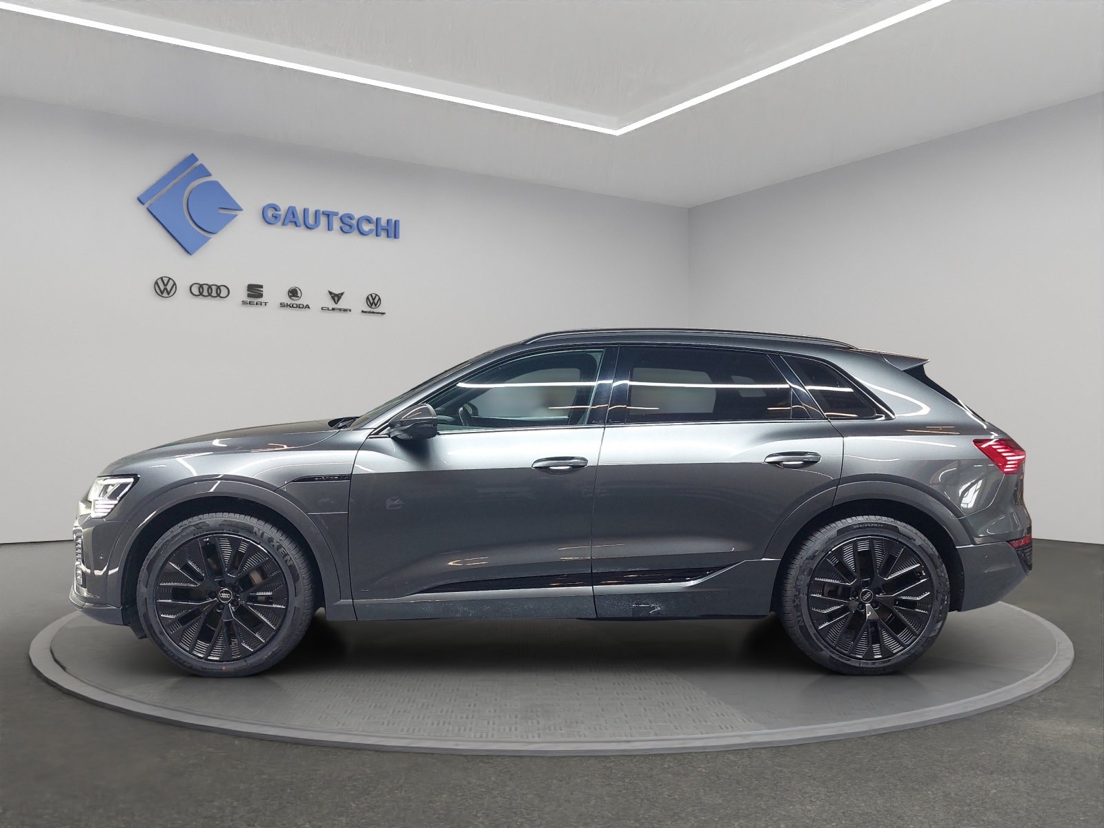 AUDI Q8 50 e-tron S line quattro, Electric, Second hand / Used, Automatic - 2