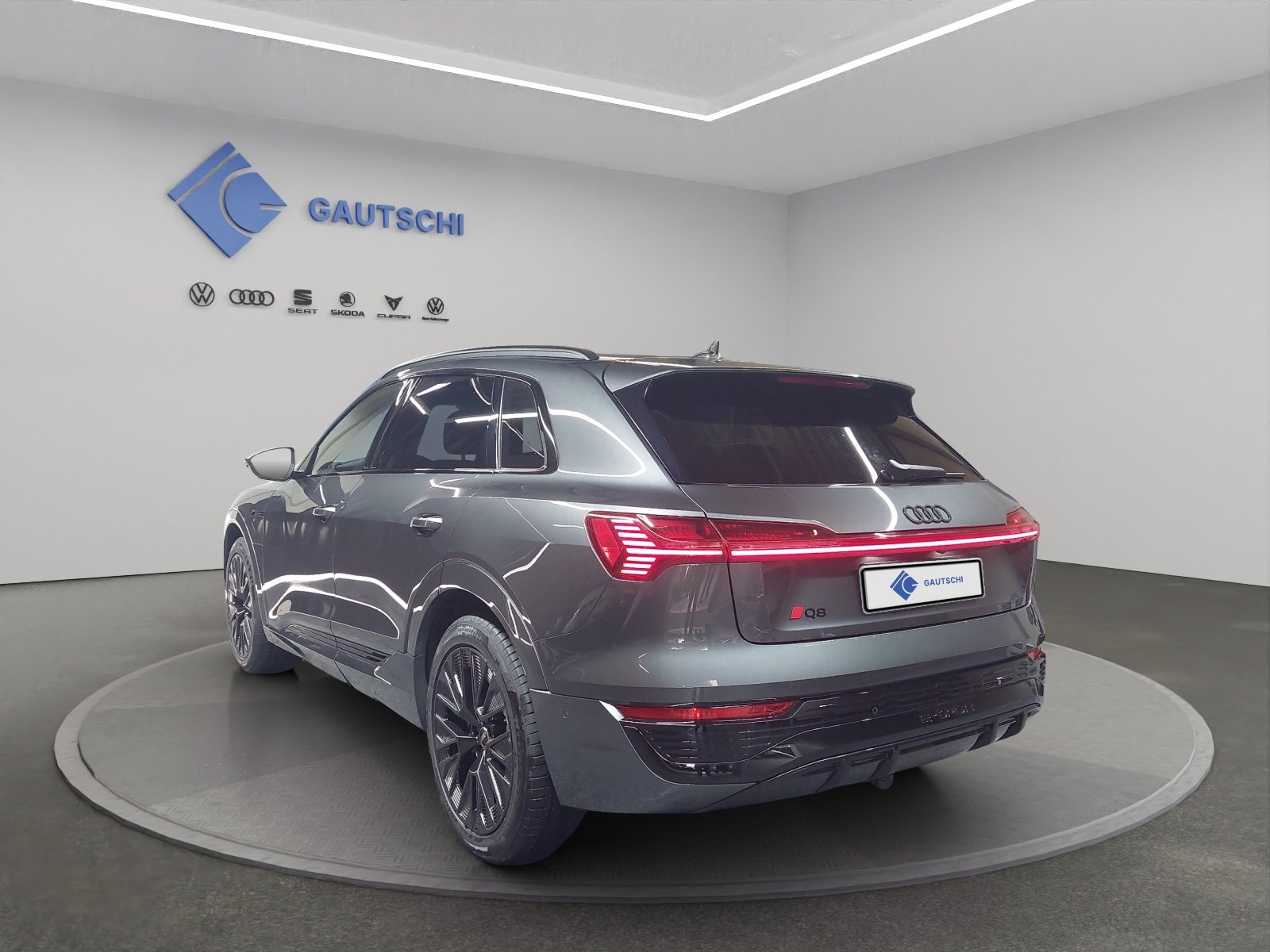 AUDI Q8 50 e-tron S line quattro, Electric, Second hand / Used, Automatic - 3