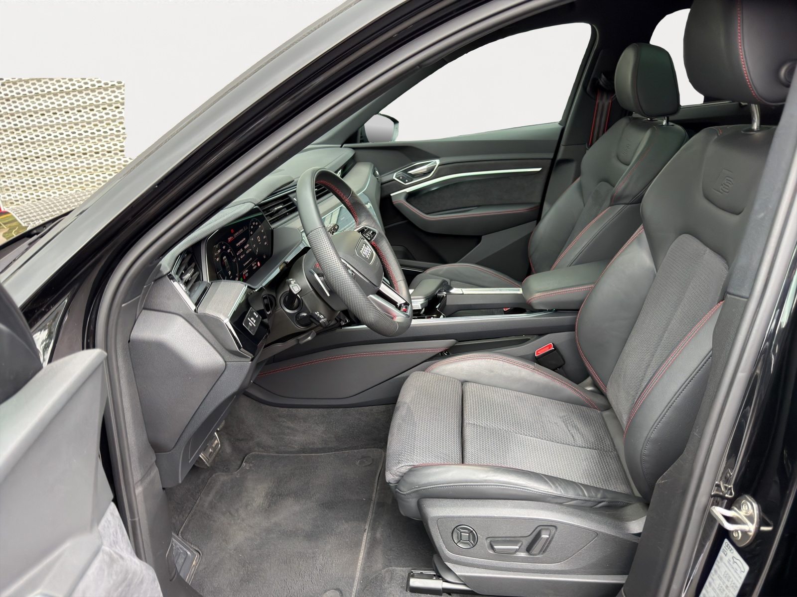 AUDI Q8 50 e-tron Black Edition, Elektro, Occasion / Gebraucht, Automatik - 5