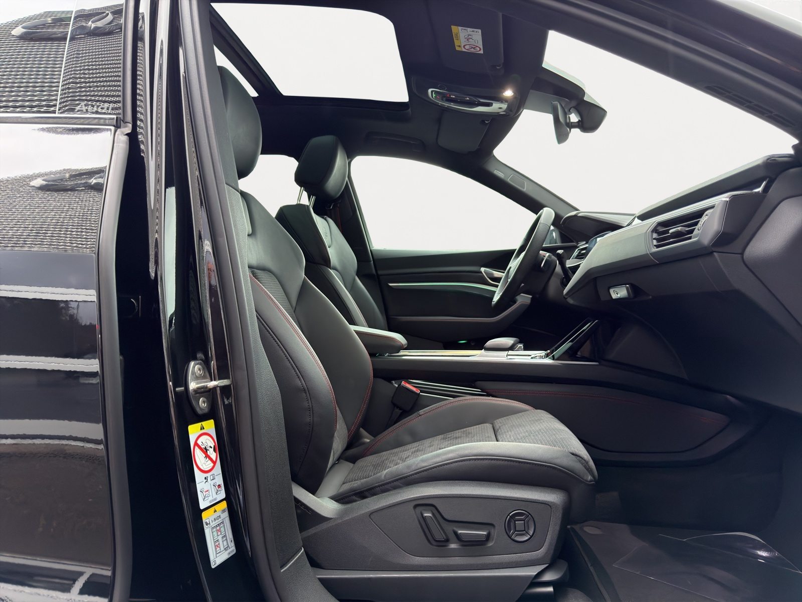 AUDI Q8 50 e-tron Black Edition, Elektro, Occasion / Gebraucht, Automatik - 7