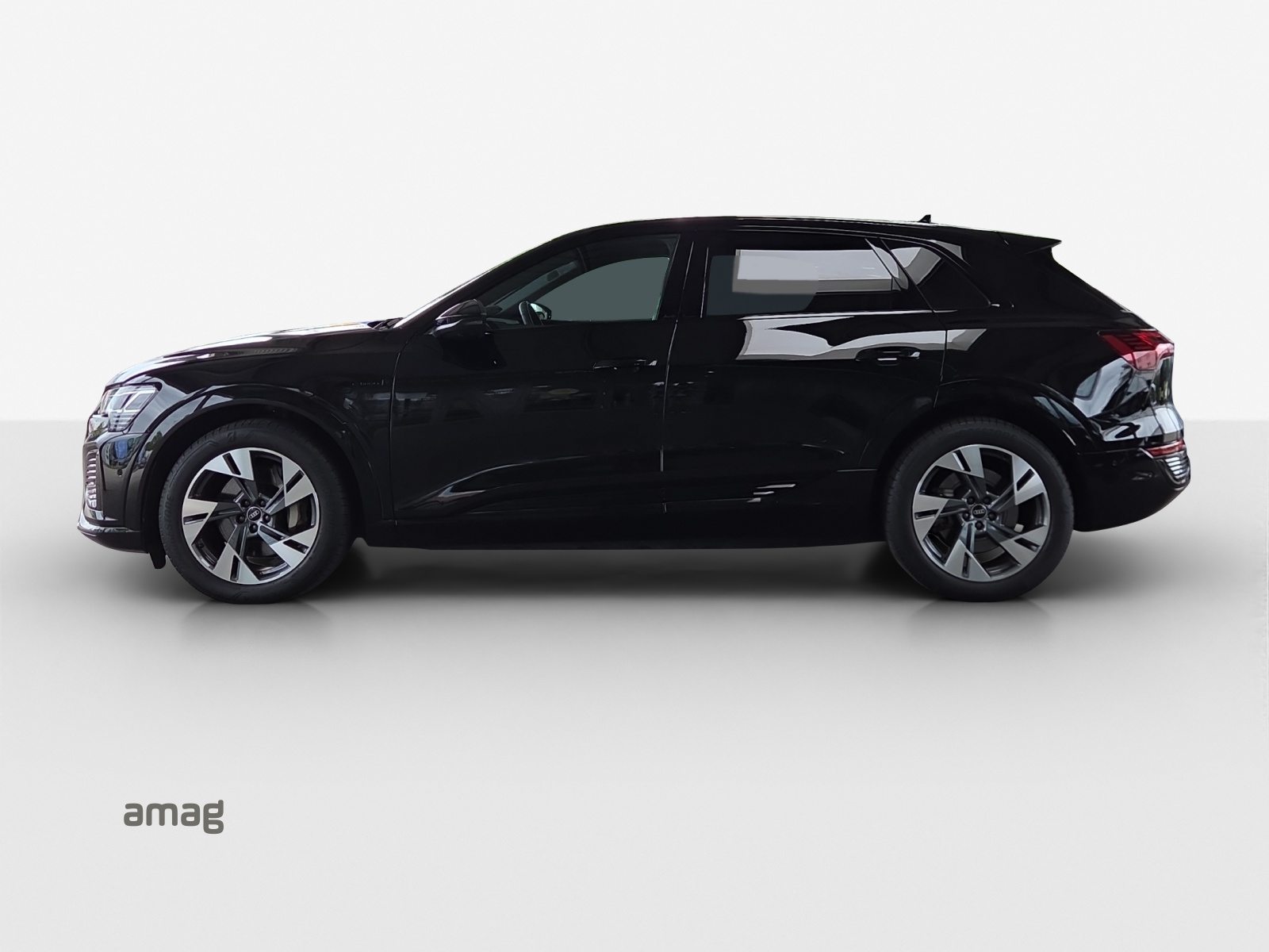 AUDI Q8 50 e-tron S line, Elektro, Occasion / Gebraucht, Automatik - 2