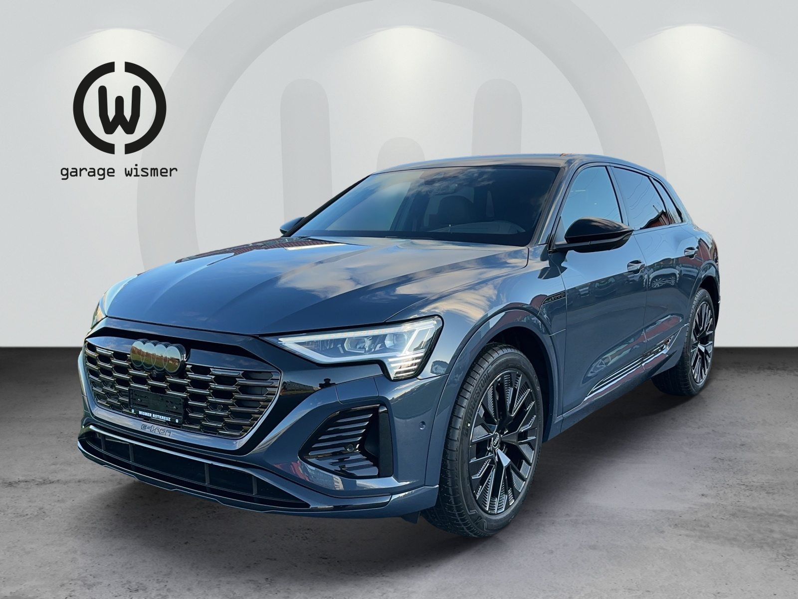 AUDI Q8 50 e-tron S line