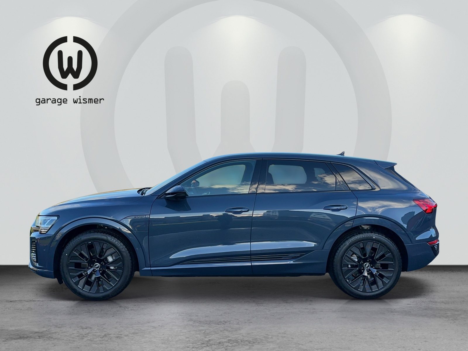 AUDI Q8 50 e-tron S line, Electric, Second hand / Used, Automatic - 2