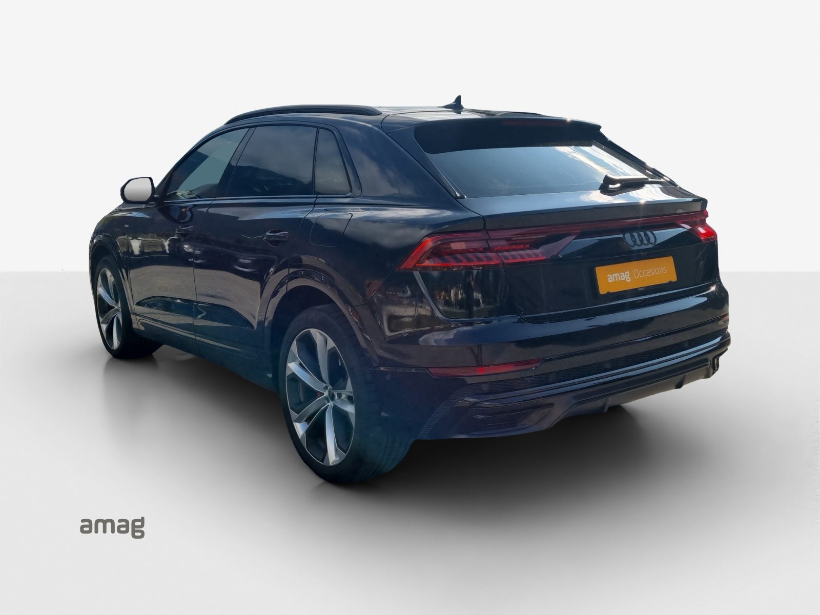 AUDI Q8 55 TFSI e, Full-Hybrid Petrol/Electric, Second hand / Used, Automatic - 3