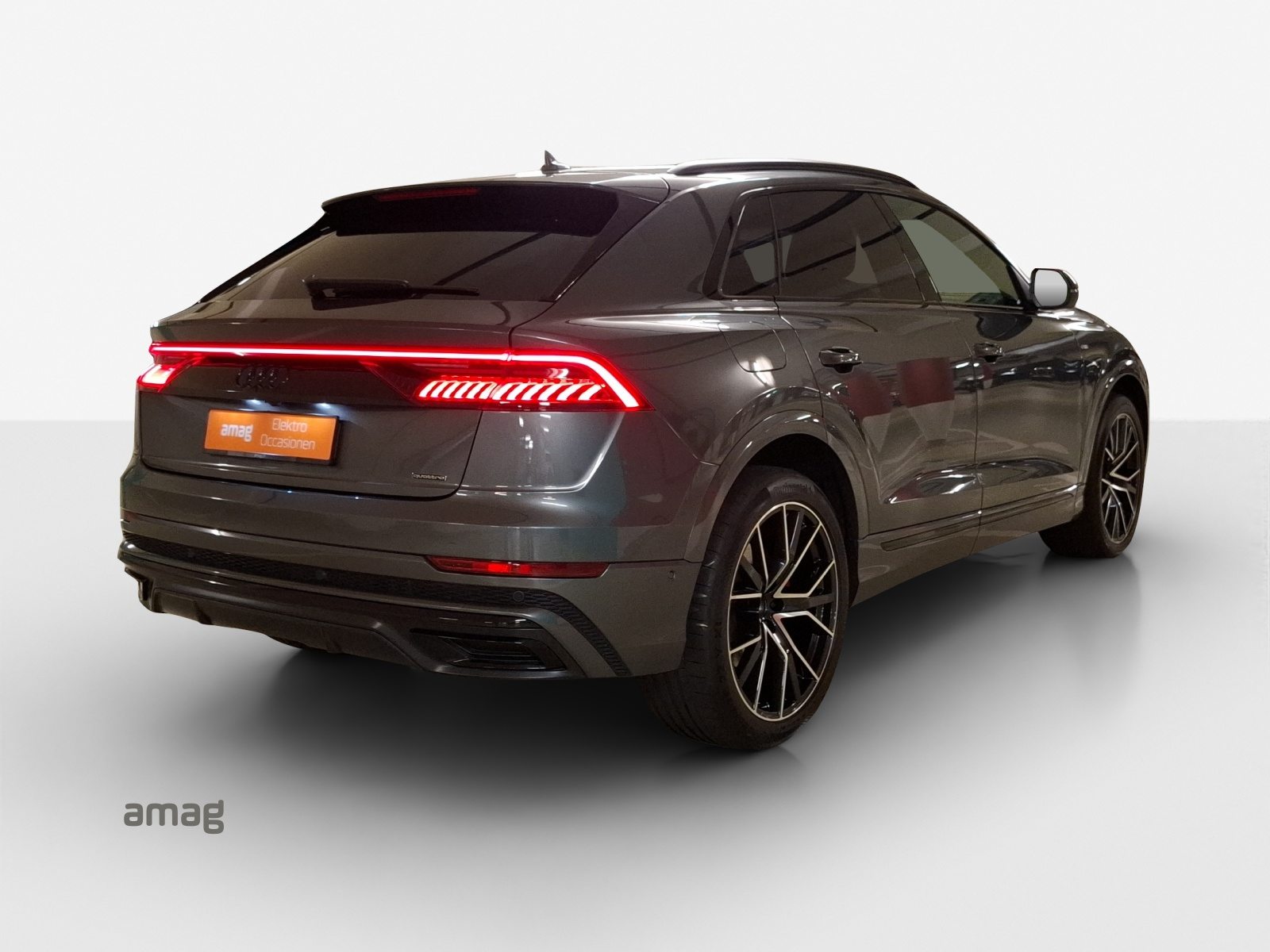 AUDI Q8 55 TFSI e Black Edition, Full-Hybrid Petrol/Electric, Second hand / Used, Automatic - 5