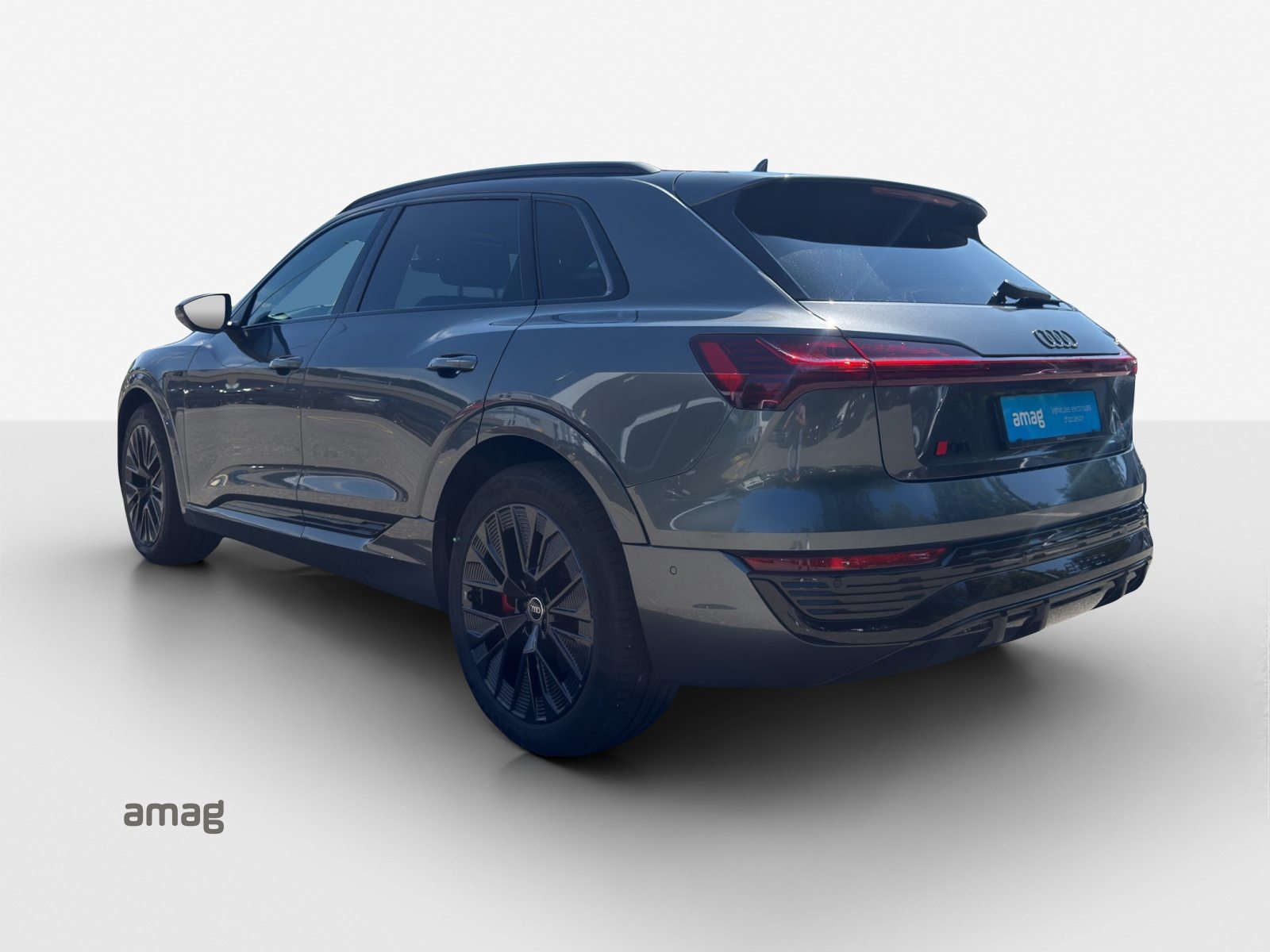 AUDI Q8 50 e-tron Black Edition, Elektro, Occasion / Gebraucht, Automatik - 3