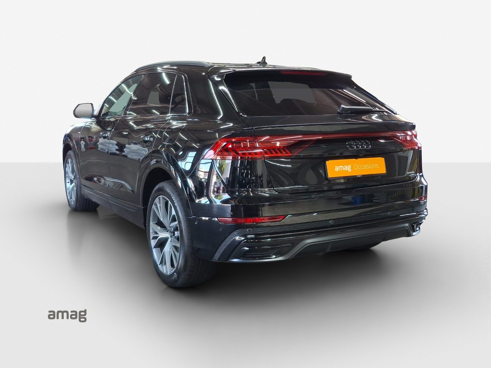 AUDI Q8 55 TFSI e Black Edition, Full-Hybrid Petrol/Electric, Second hand / Used, Automatic - 3