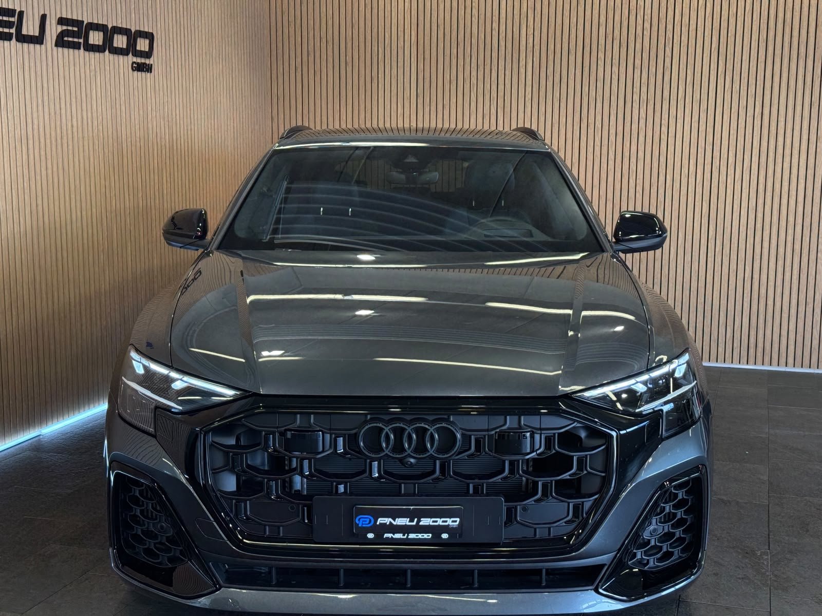 AUDI Q8 55 TFSI e quattro PHEV tiptronic, Plug-in-Hybrid Benzin/Elektro, Occasion / Gebraucht, Automatik - 2