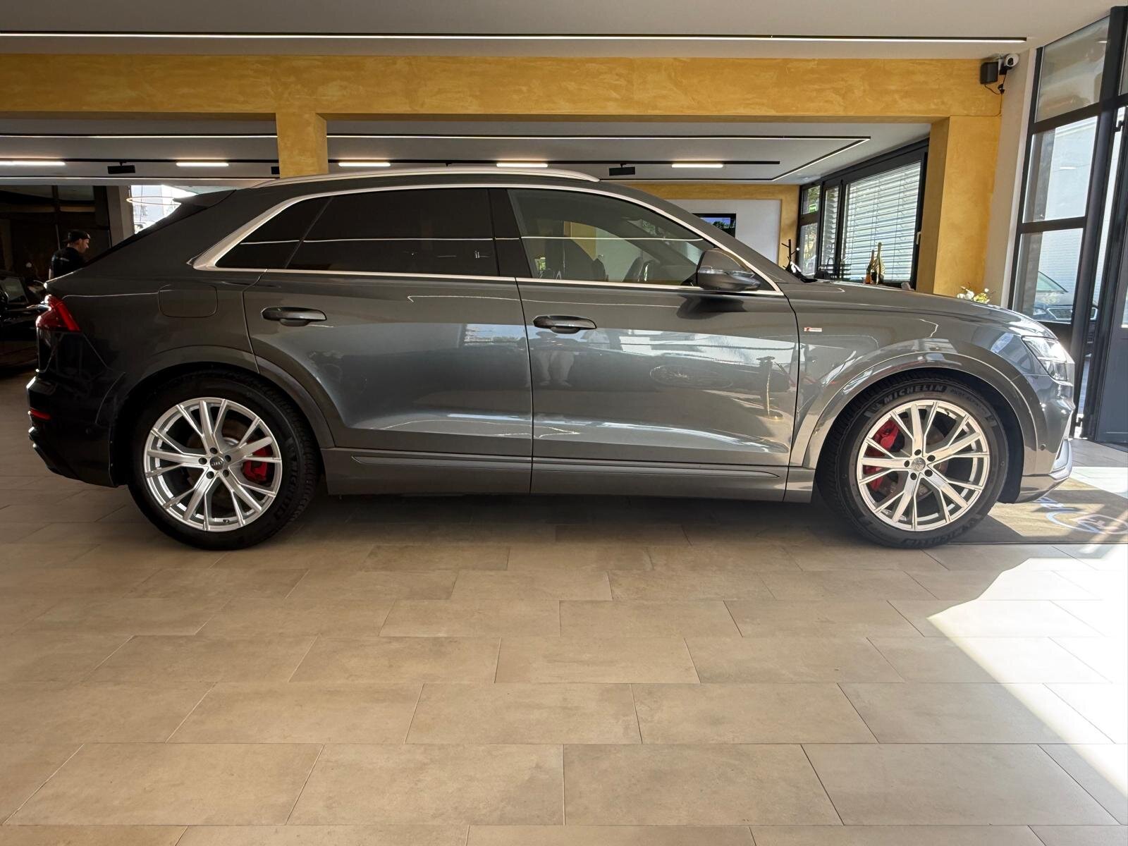 AUDI Q8 50 TDI quattro tiptronic, Mild-Hybrid Diesel/Elektro, Occasion / Gebraucht, Automatik - 2