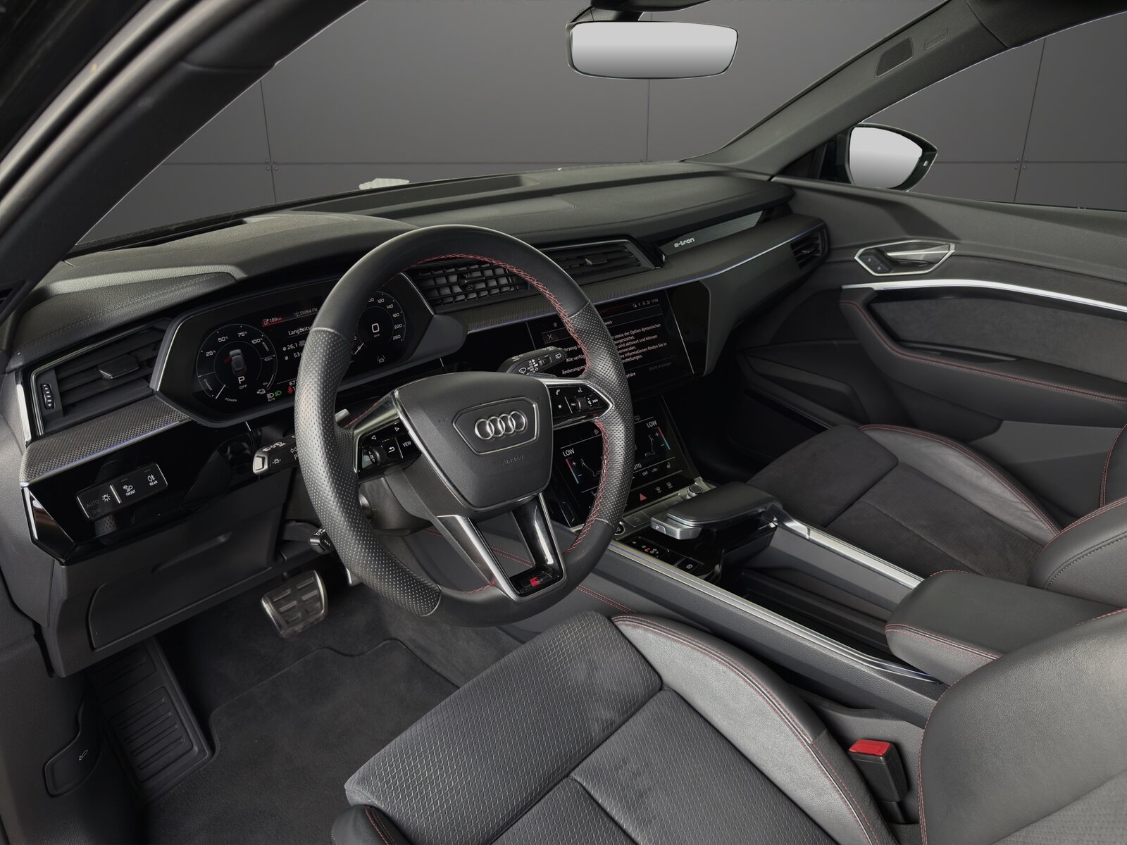 AUDI Q8 55 e-tron Black Edition quattro, Électrique, Occasion / Utilisé, Automatique - 7